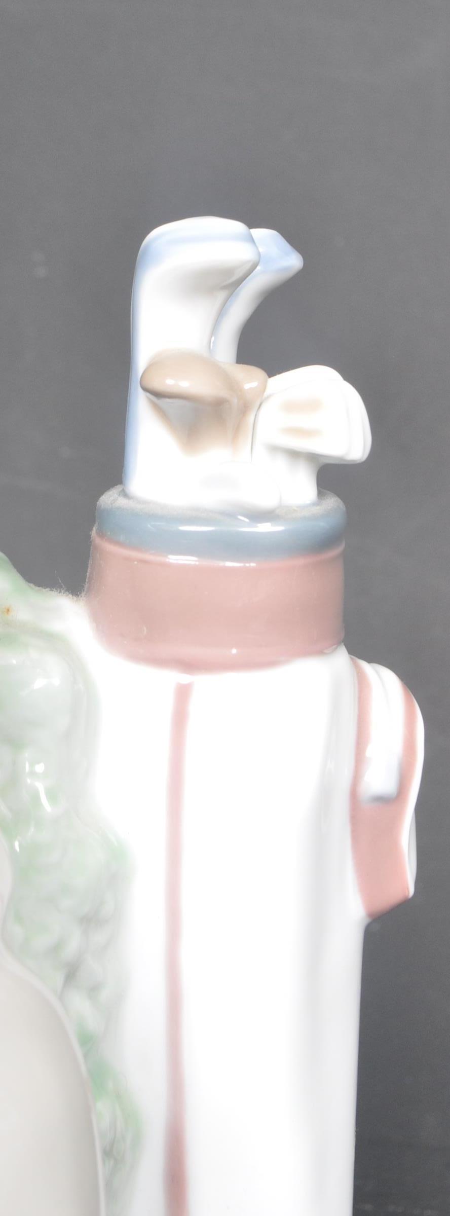 LLADRO LATE 20TH CENTURY BONE CHINA SCULPTURE OF GOLFER - Image 4 of 5