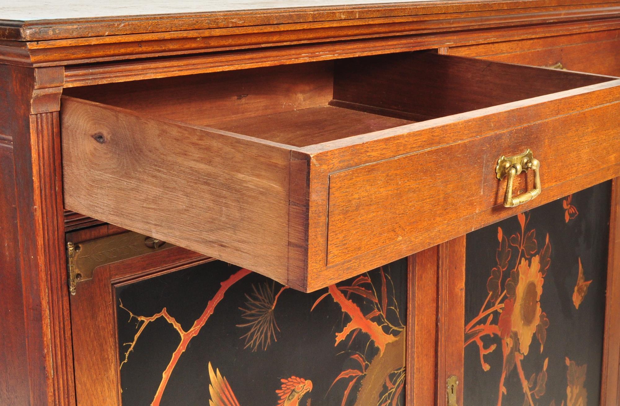 EARLY 20TH CENTURY ARTS AND CRAFTS MAHOGANY SIDEBOARD - Image 4 of 7