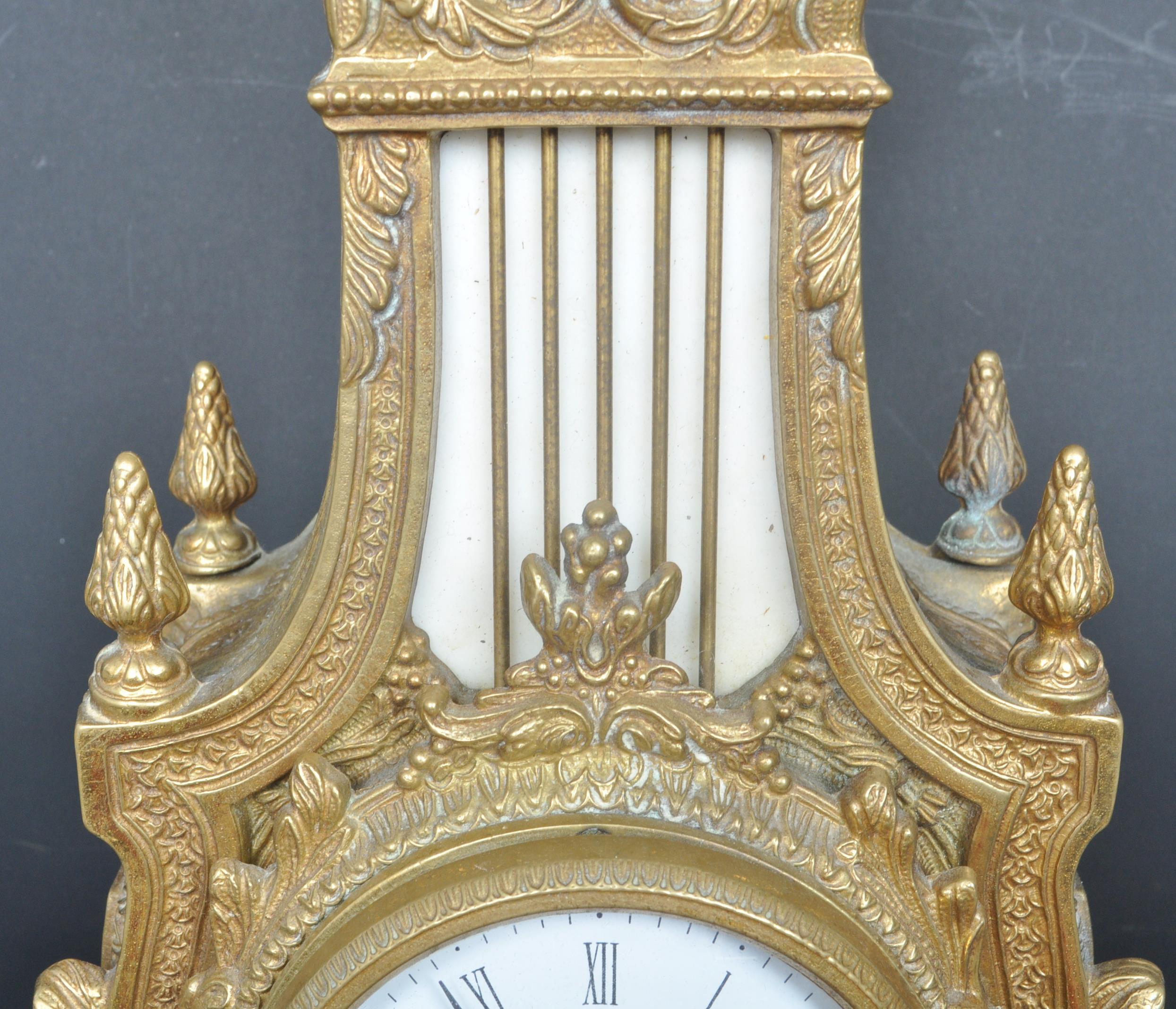 EARLY 20TH CENTURY GERMAN CONTINENTAL BRASS AND MARBLE CLOCK - Image 3 of 7