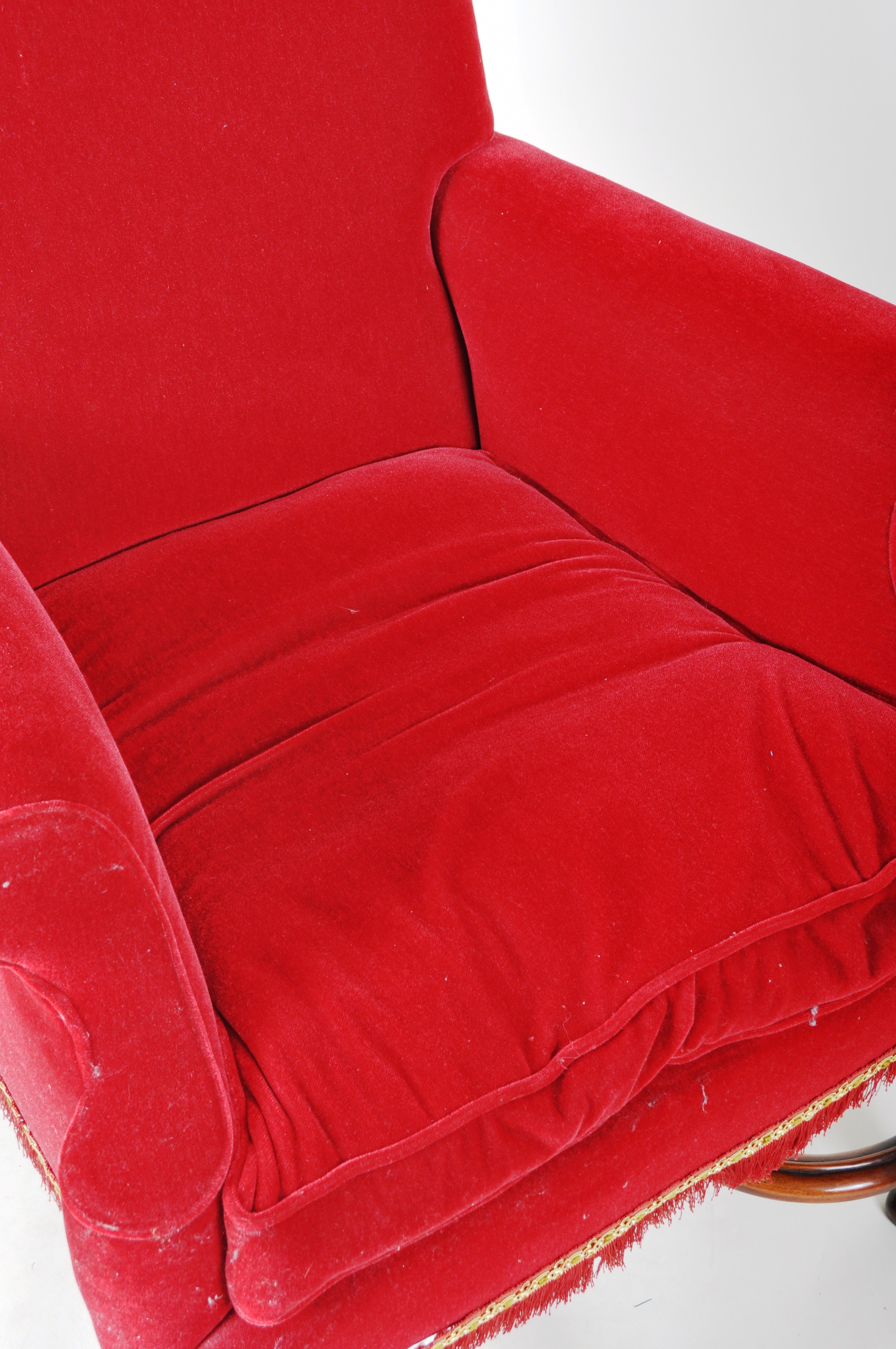 20TH CENTURY QUEEN ANNE REVIVAL FIRESIDE ARMCHAIR - Image 4 of 8