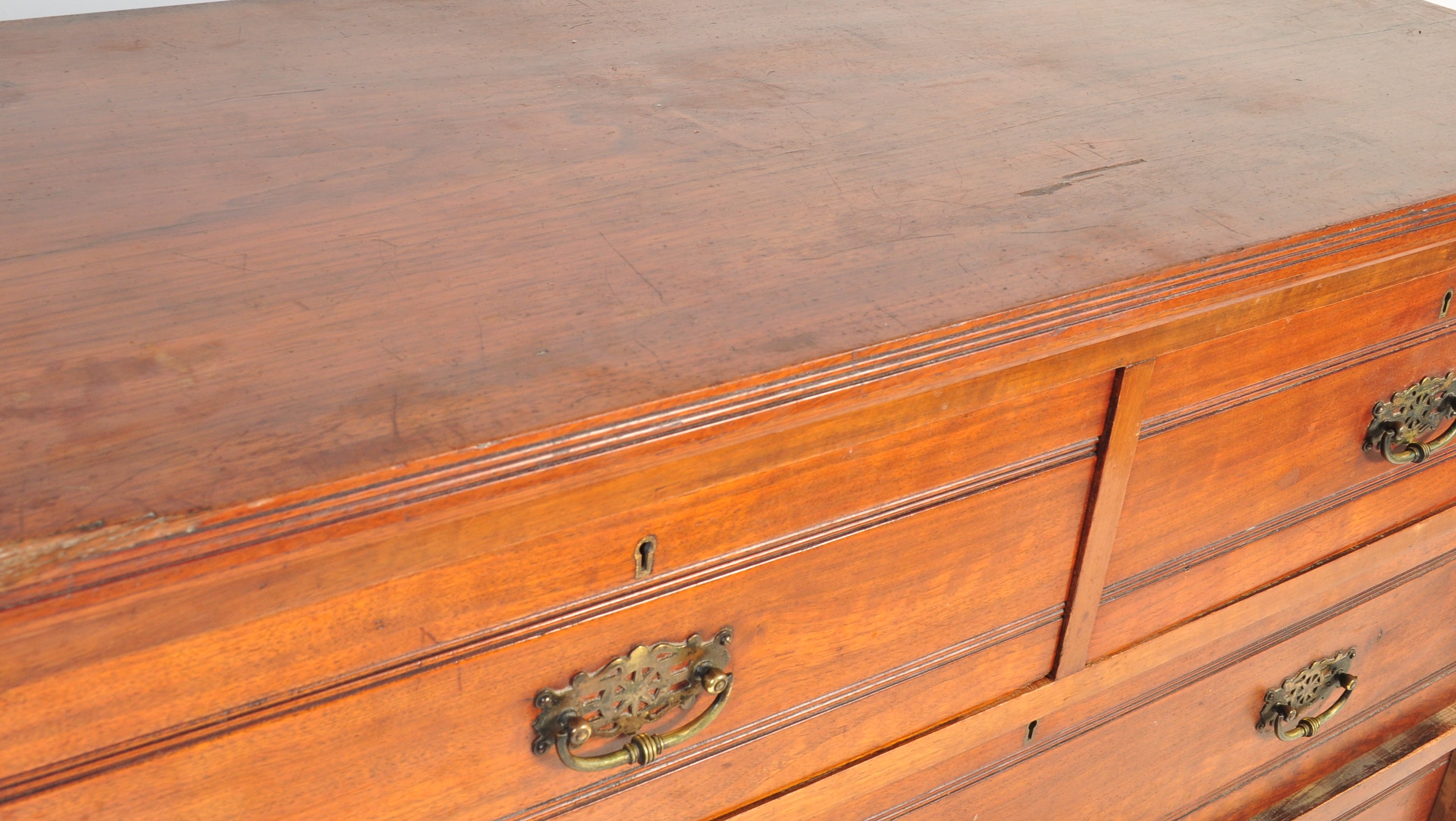 EDWARDIAN MAHOGANY ARTS & CRAFTS CHEST OF DRAWERS - Image 3 of 8