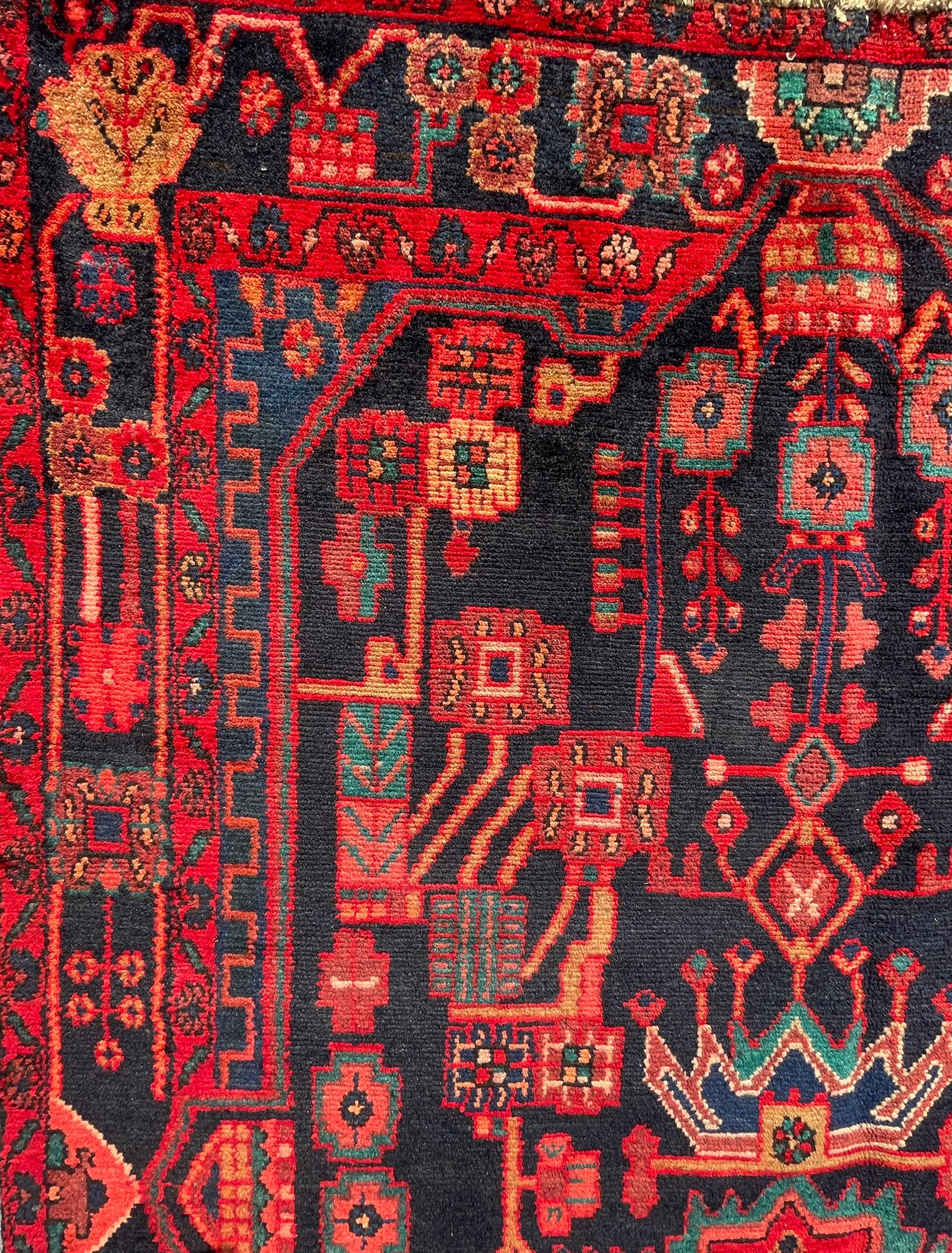 AN EARLY 20TH CENTURY HAND KNOTTED PERSIAN NAHAWAND RUG - Image 5 of 5