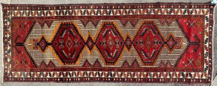 AN EARLY 20TH CENTURY PERSIAN IRAN HERIZ FLOOR RUNNER RUG