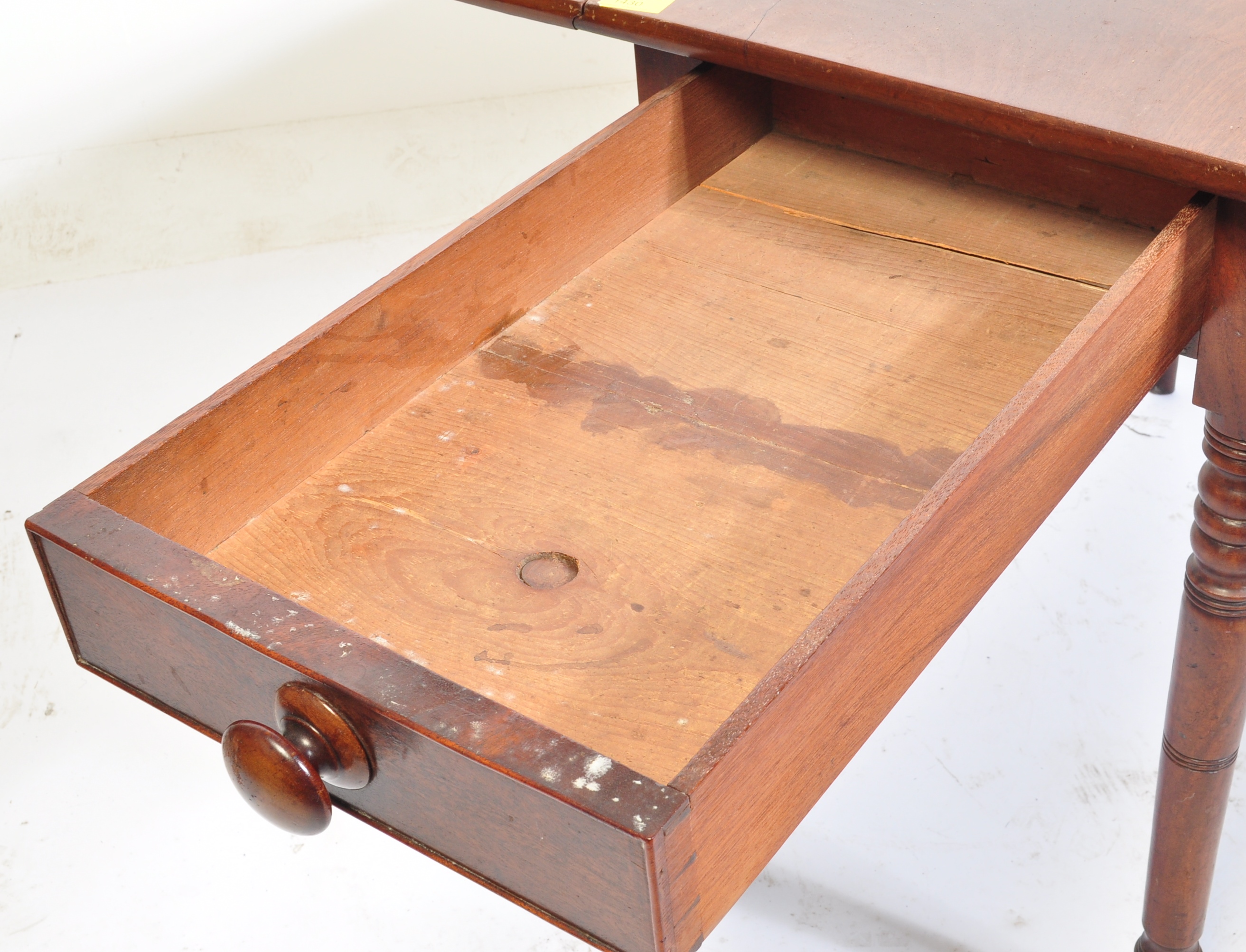 19TH CENTURY VICTORIAN MAHOGANY PEMBROKE / DINING TABLE - Image 6 of 7