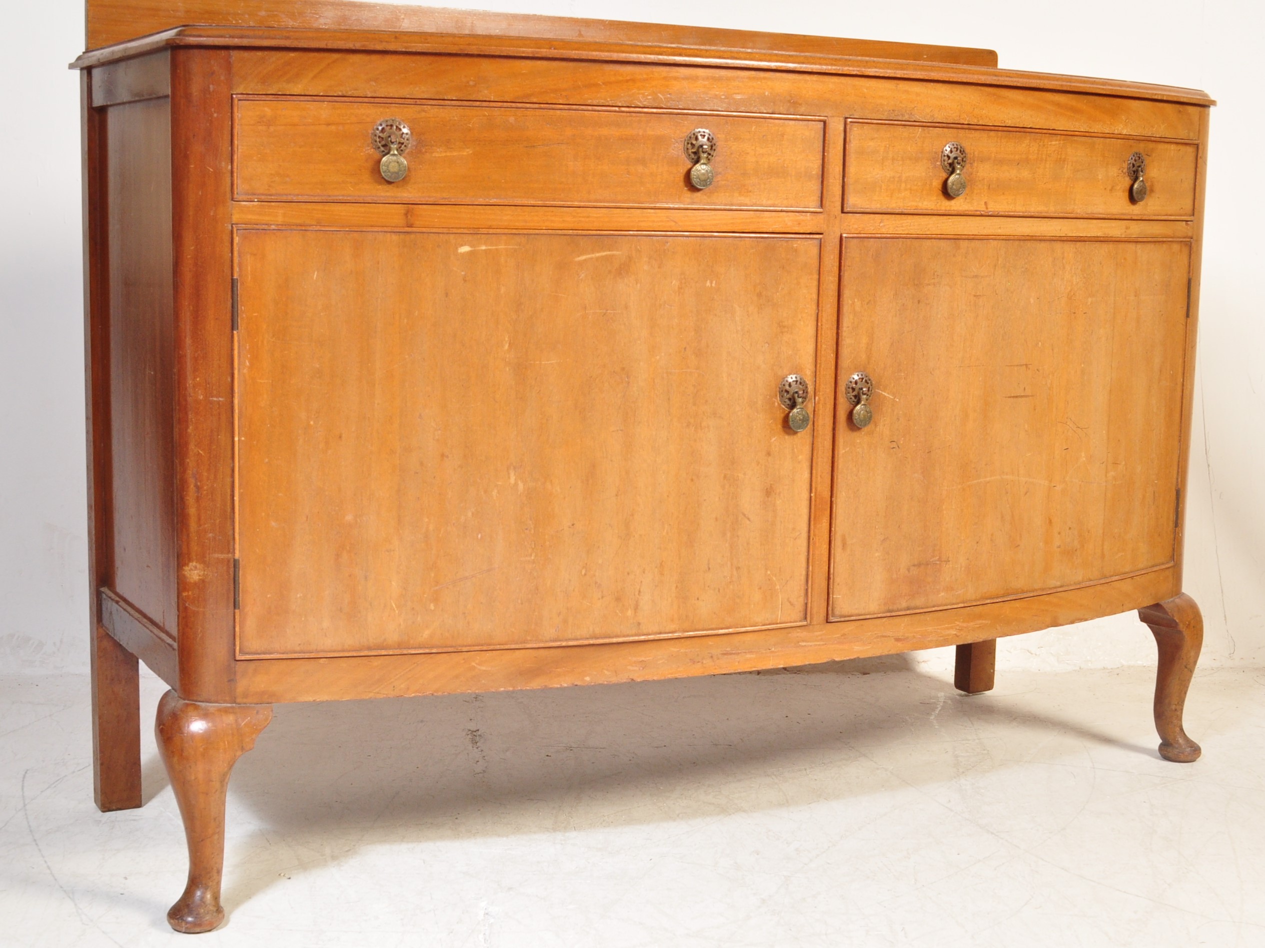 1940'S MID CENTURY WALNUT QUEEN ANNE DINING ROOM SUITE - Image 8 of 11