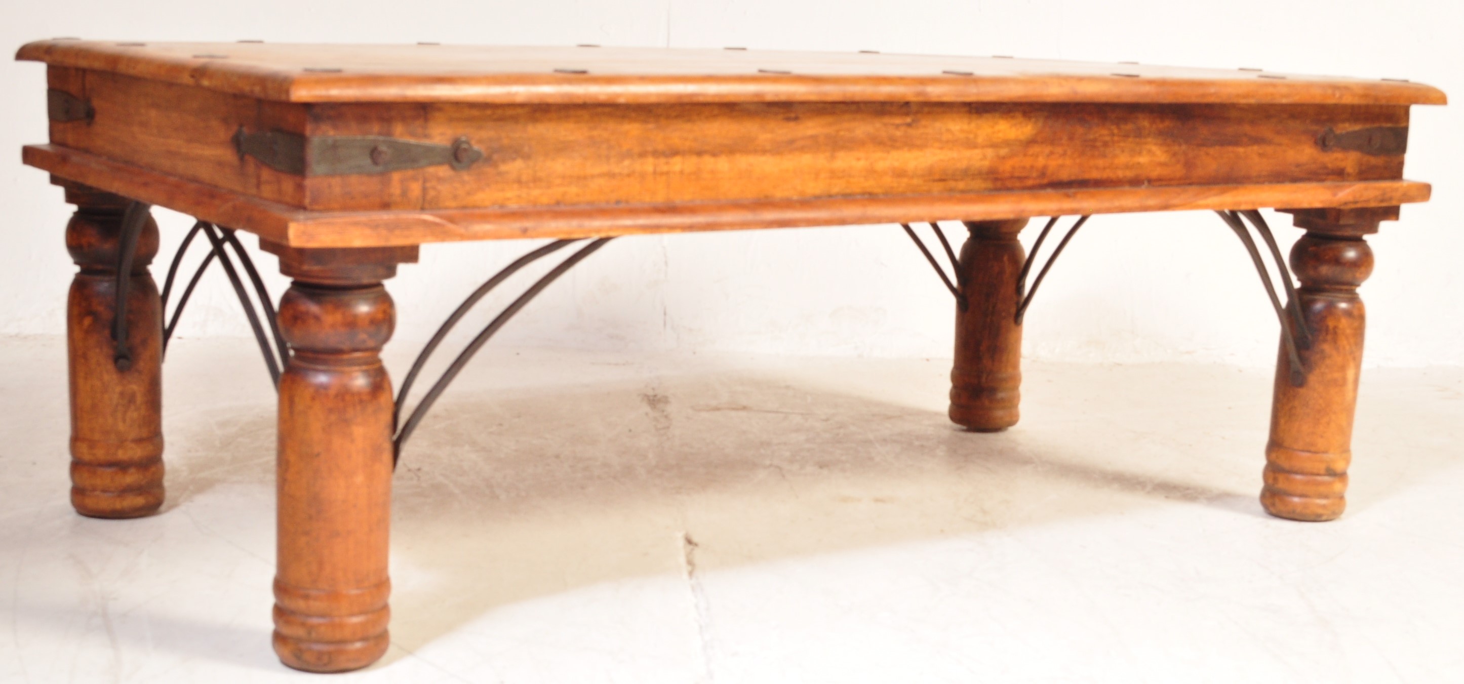 VINTAGE 20TH CENTURY INDIAN TEAK COFFEE TABLE / OPIUM TABLE