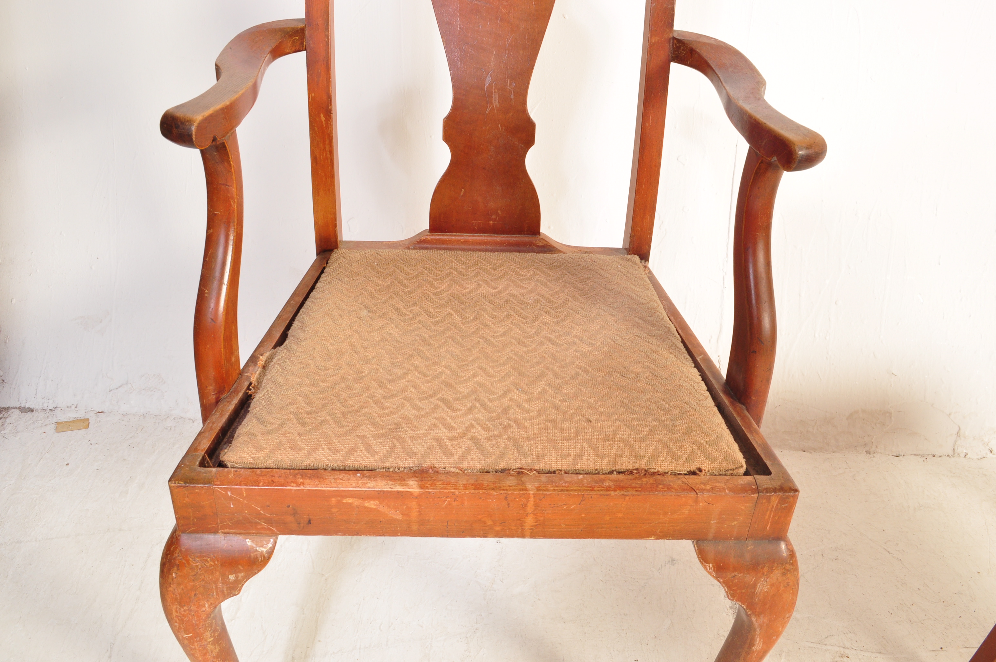 1940'S MID CENTURY WALNUT QUEEN ANNE DINING ROOM SUITE - Image 5 of 11