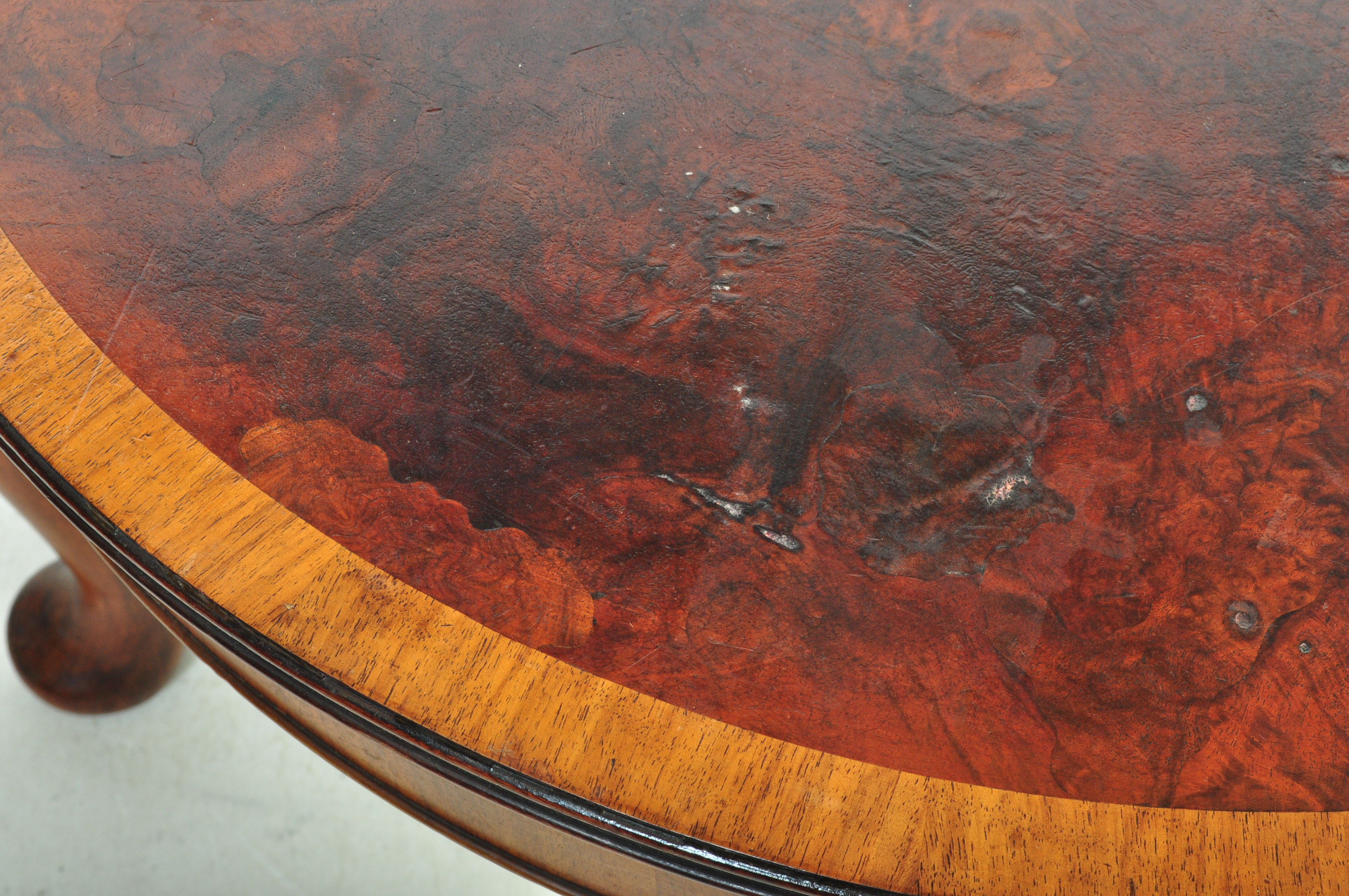 20TH CENTURY QUEEN ANNE REVIVAL WALNUT COFFEE TABLE - Image 4 of 6