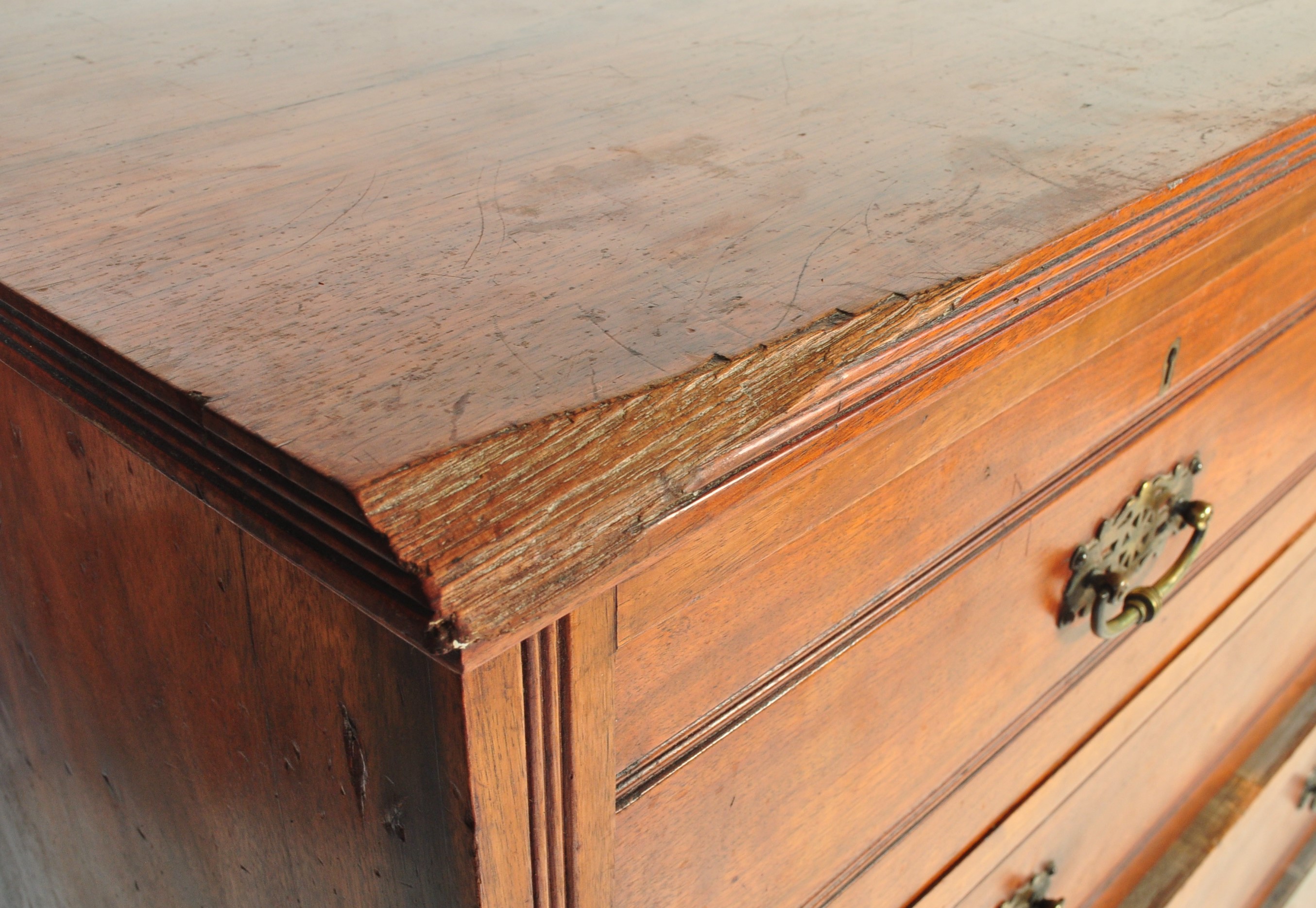 EDWARDIAN MAHOGANY ARTS & CRAFTS CHEST OF DRAWERS - Image 8 of 8