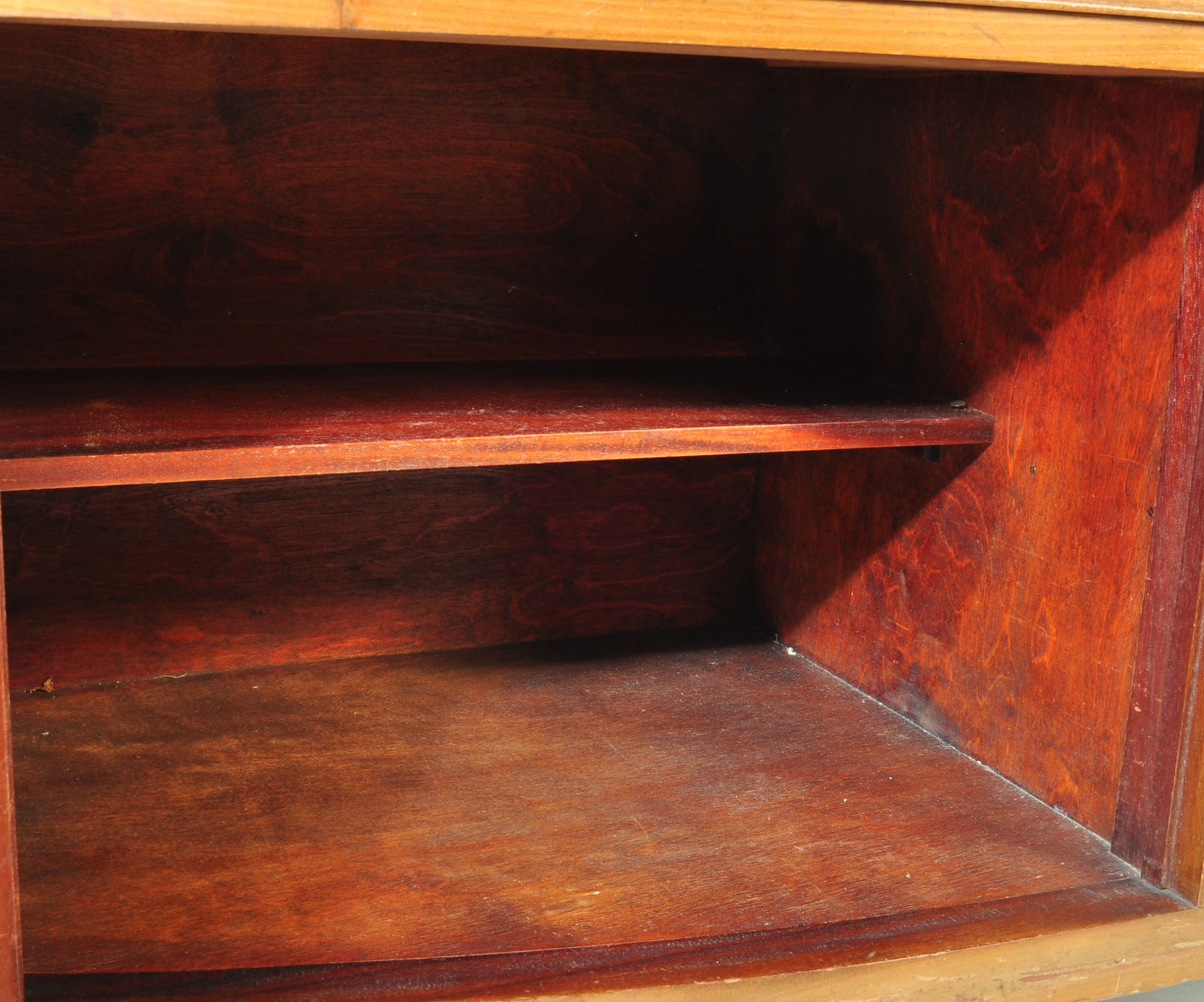 1940'S QUEEN ANNE REVIVAL MAHOGANY PEDESTAL CABINET - Image 4 of 7