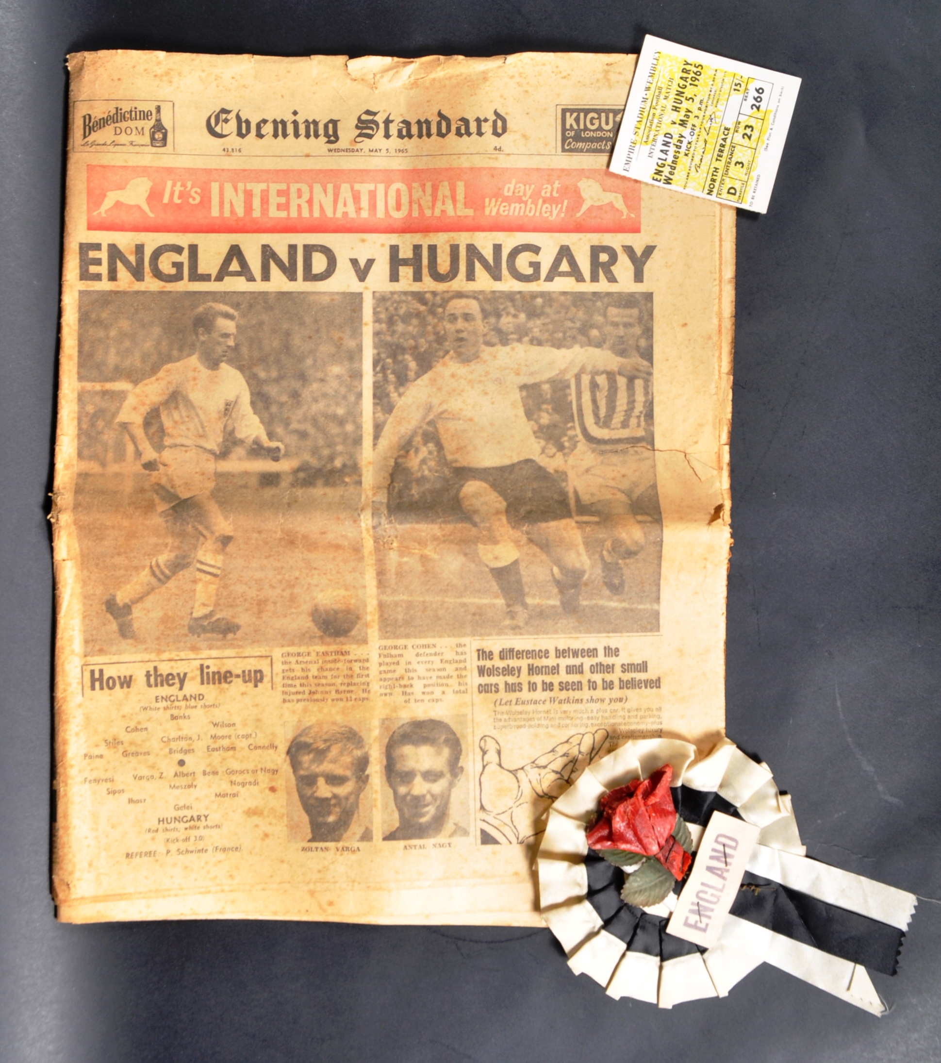 ENGLAND NATIONAL TEAM - A COLLECTON OF FOOTBALL MEMORABILIA