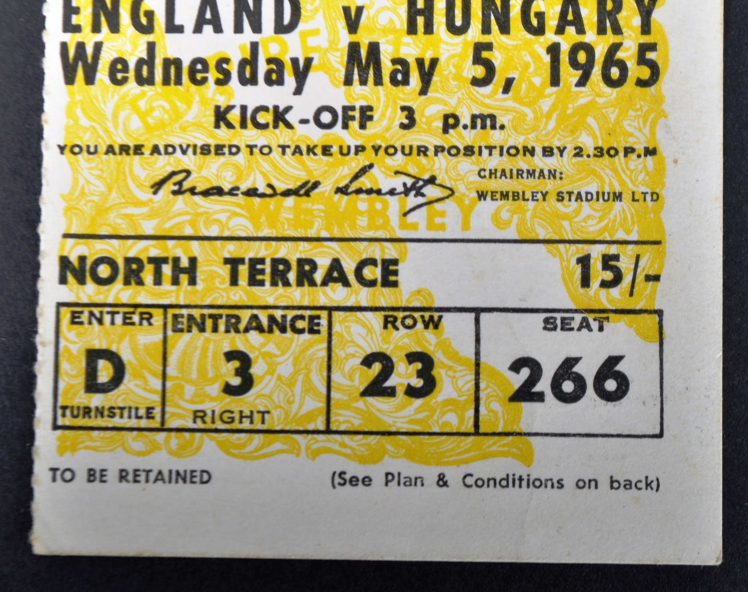 ENGLAND NATIONAL TEAM - A COLLECTON OF FOOTBALL MEMORABILIA - Image 6 of 8