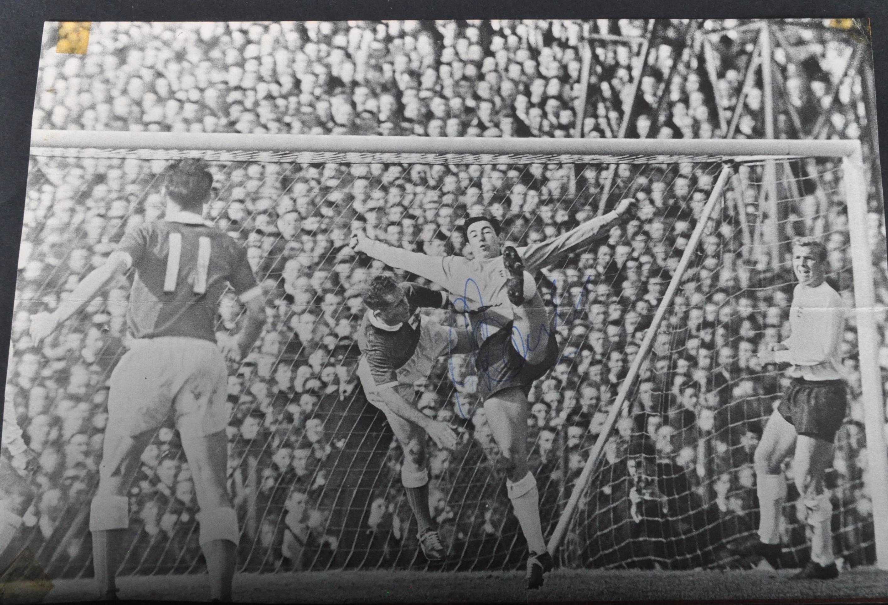 WORLD CUP 1966 WINNING TEAM - FOOTBALL AUTOGRAPHS - Image 2 of 17