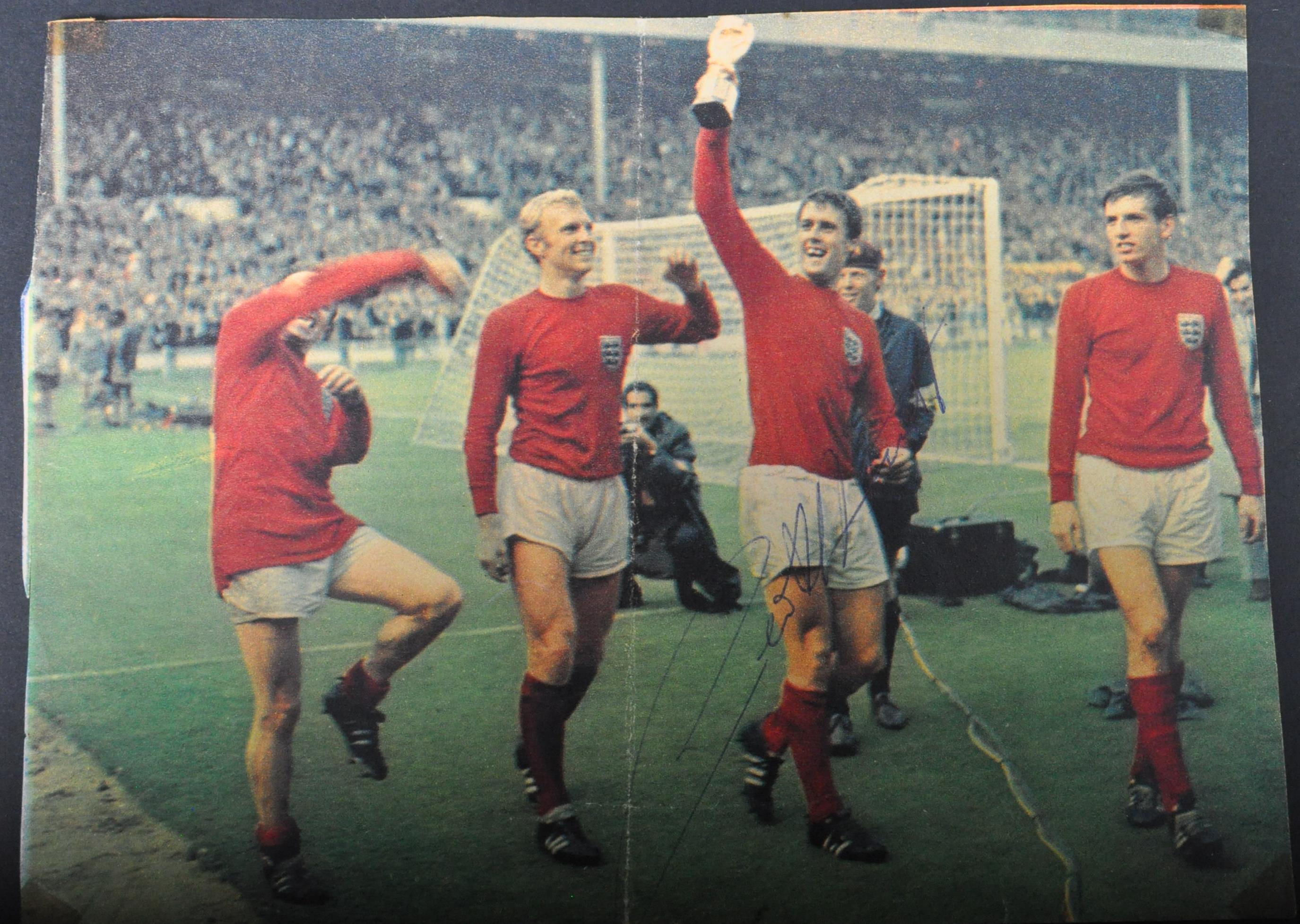 WORLD CUP 1966 WINNING TEAM - FOOTBALL AUTOGRAPHS - Image 16 of 17