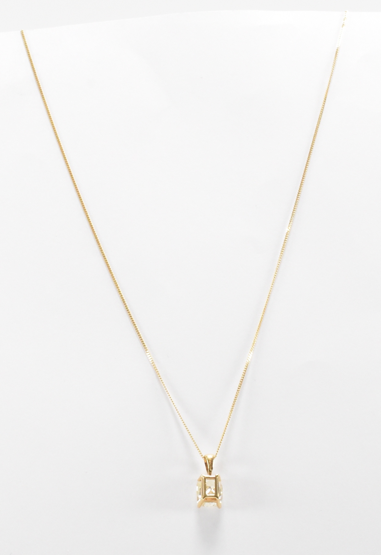 18CT GOLD & DIAMOND PENDANT NECKLACE & GOLD CHAIN - Image 5 of 8