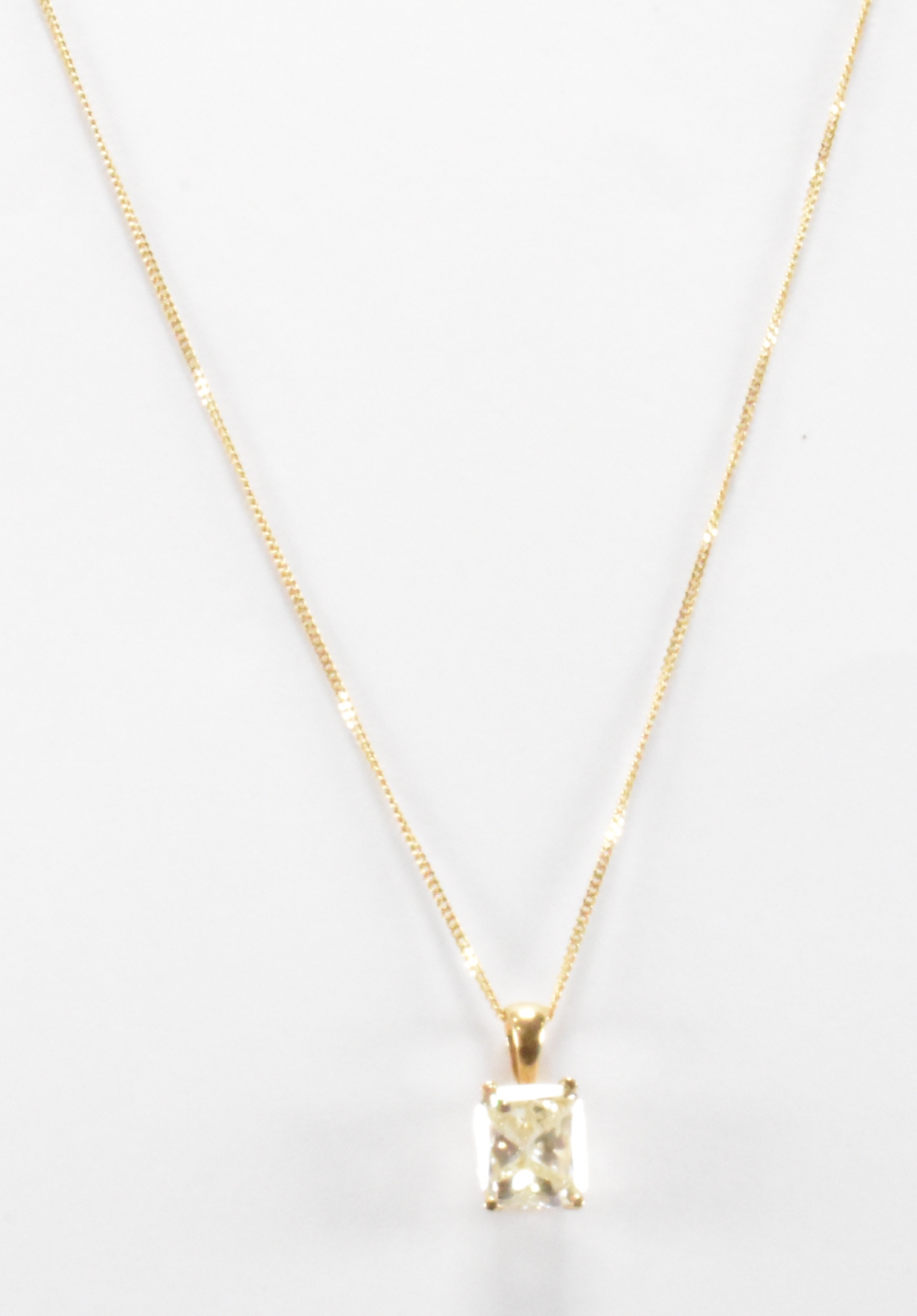 18CT GOLD & DIAMOND PENDANT NECKLACE & GOLD CHAIN - Image 2 of 8