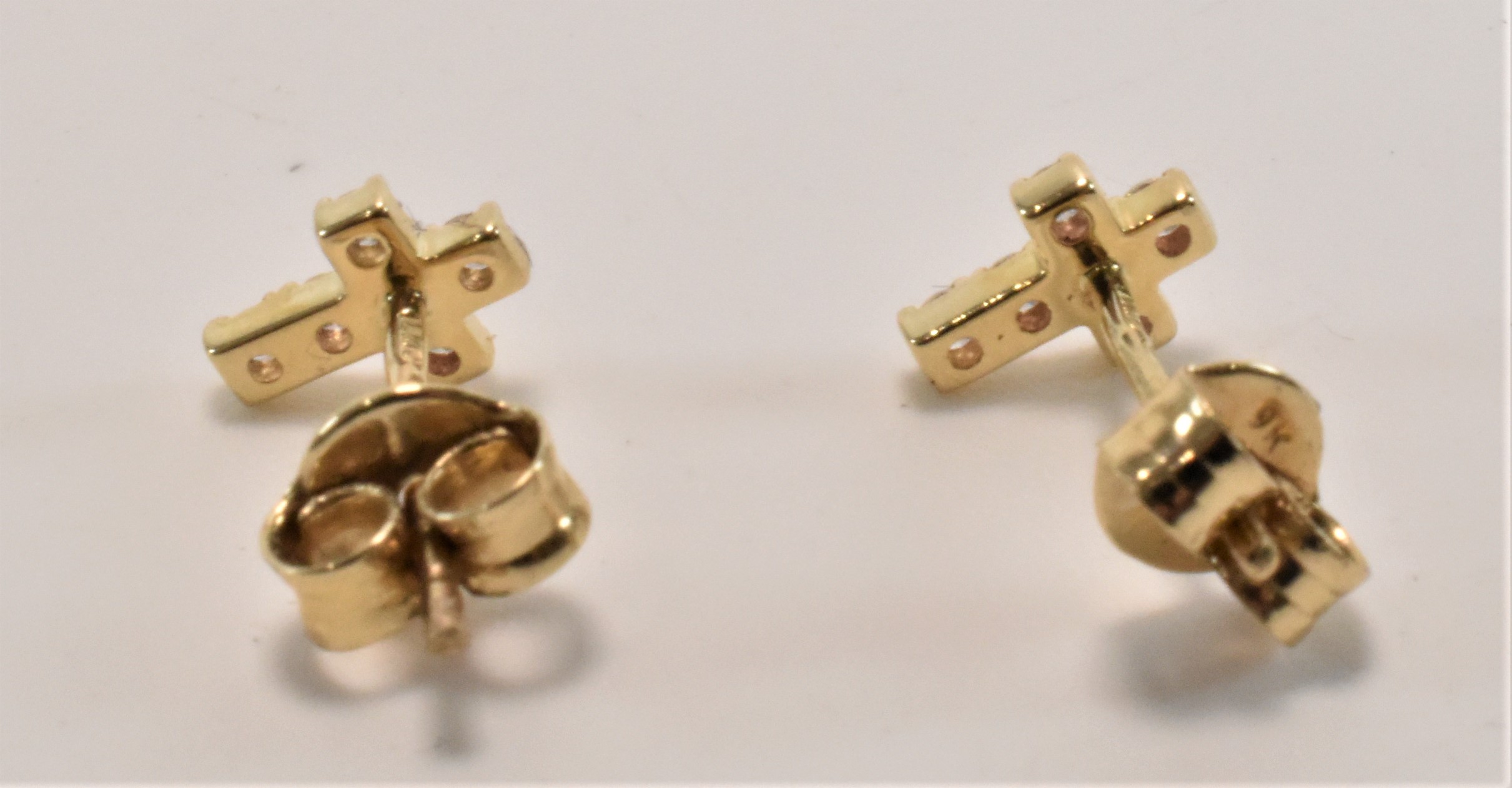 PAIR OF 9CT GOLD & DIAMOND CROSS STUD EARRINGS - Image 2 of 3