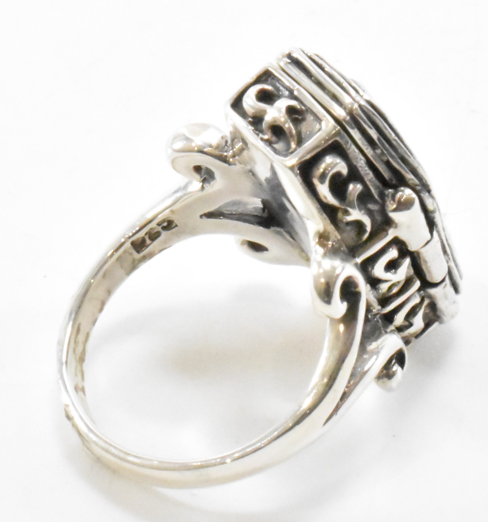 SILVER SKELETON COFFIN RING - Image 3 of 8