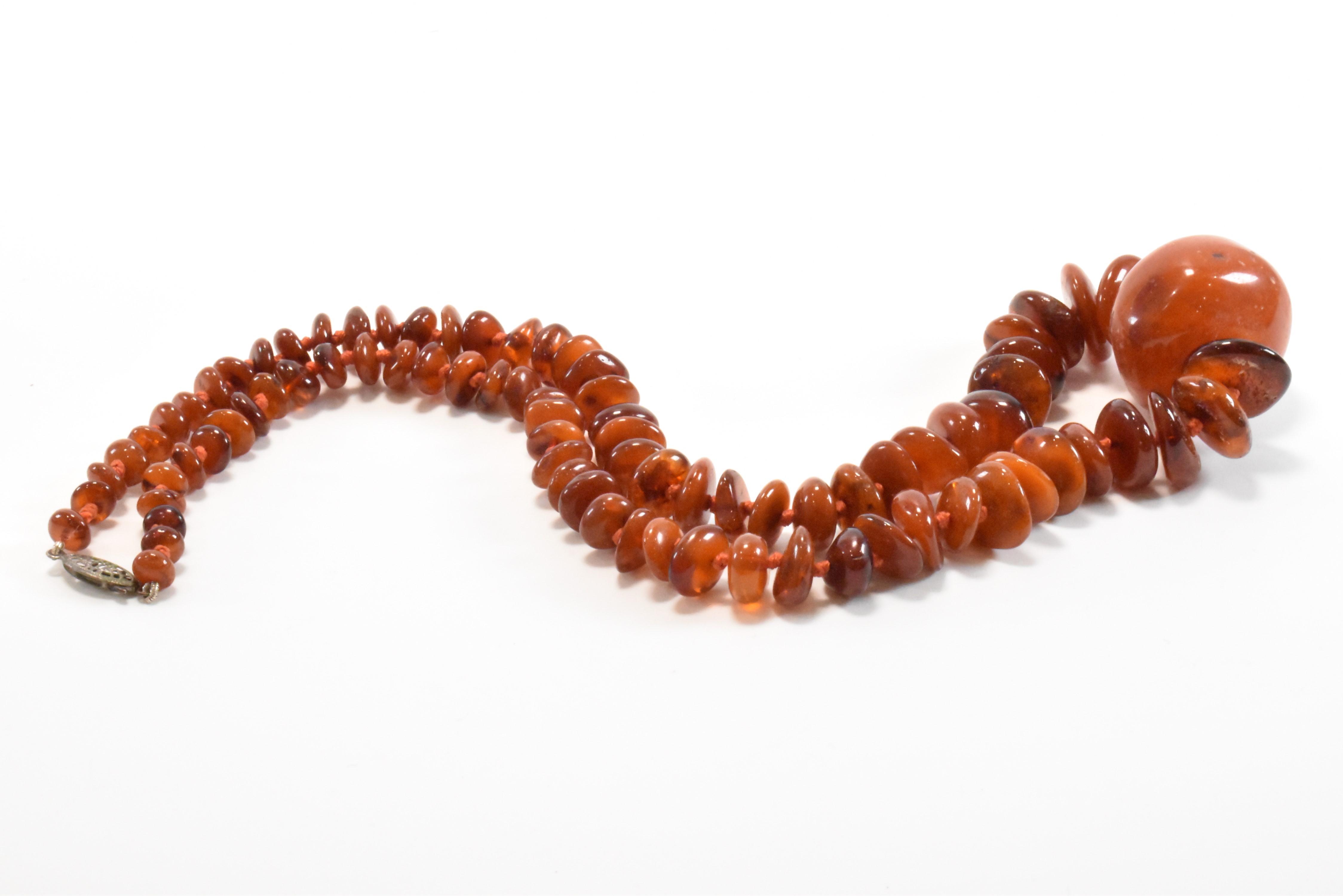 VINTAGE AMBER BEADED NECKLACE - Image 3 of 4