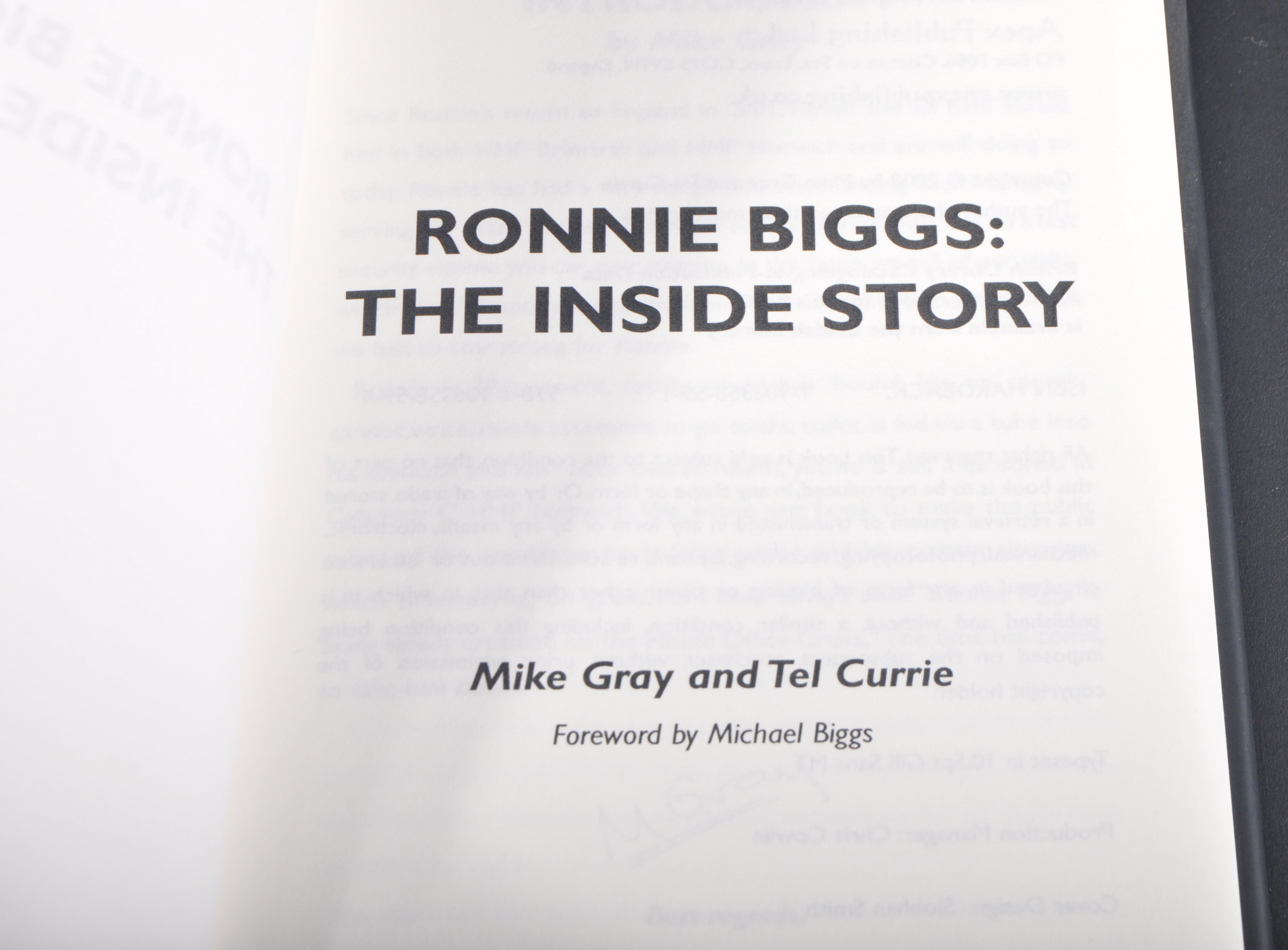 GREAT TRAIN ROBBERY - RONNIE BIGGS THE INSIDE STORY SIGNED - Image 6 of 6