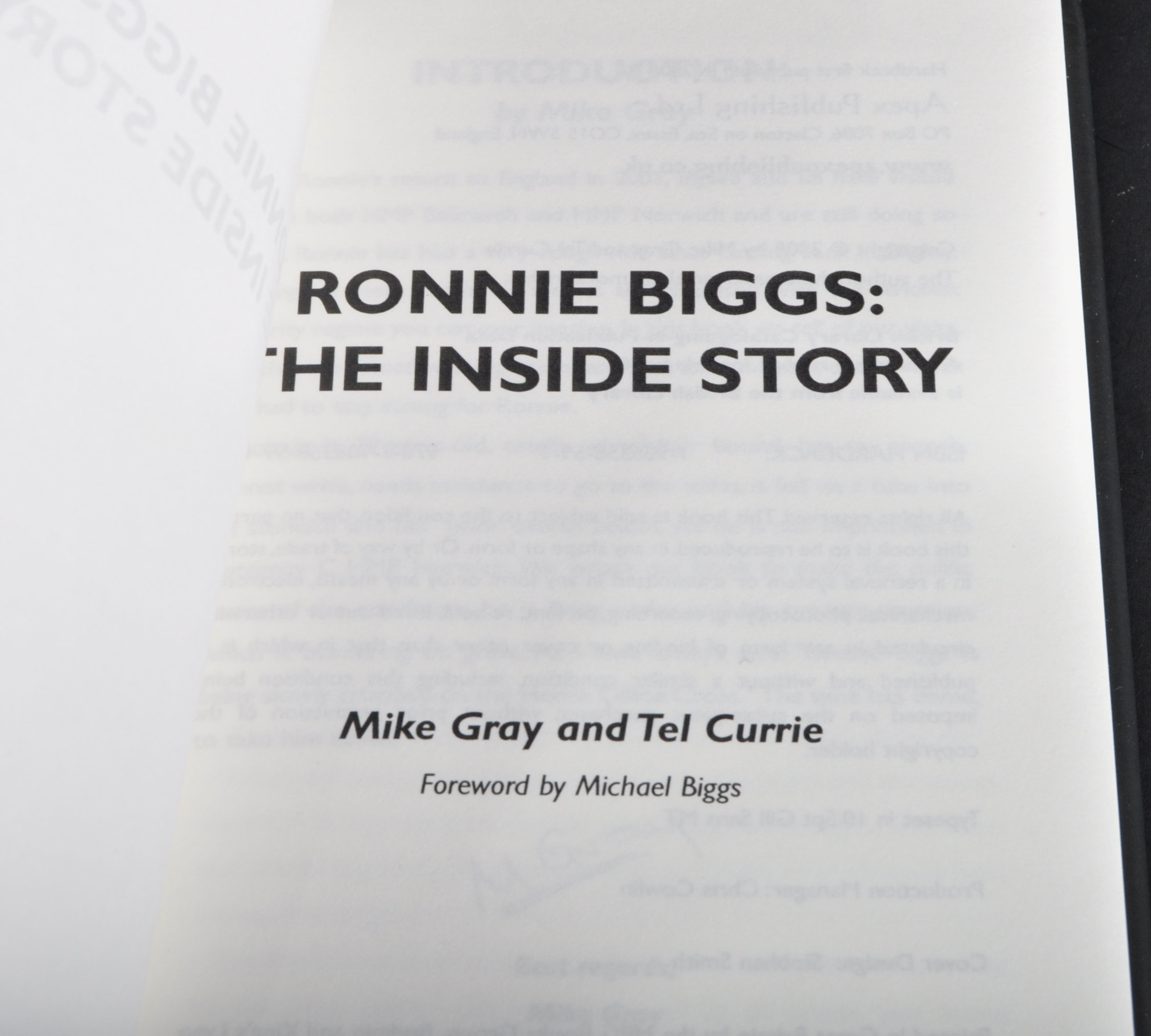 GREAT TRAIN ROBBERY - RONNIE BIGGS THE INSIDE STORY SIGNED - Image 5 of 7