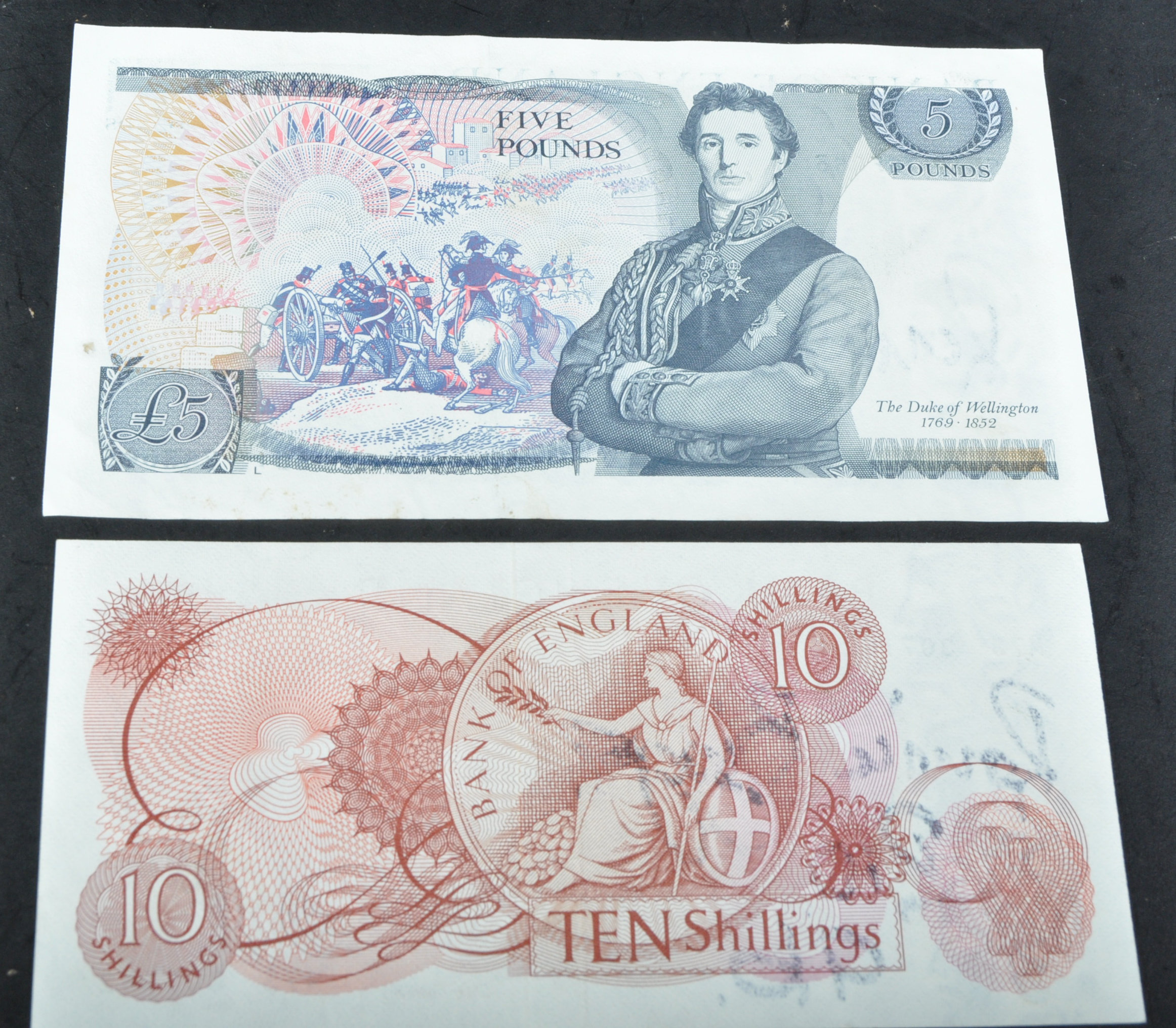 GREAT TRAIN ROBBERY - RONNIE BIGGS SIGNED BANK NOTES - Image 5 of 6