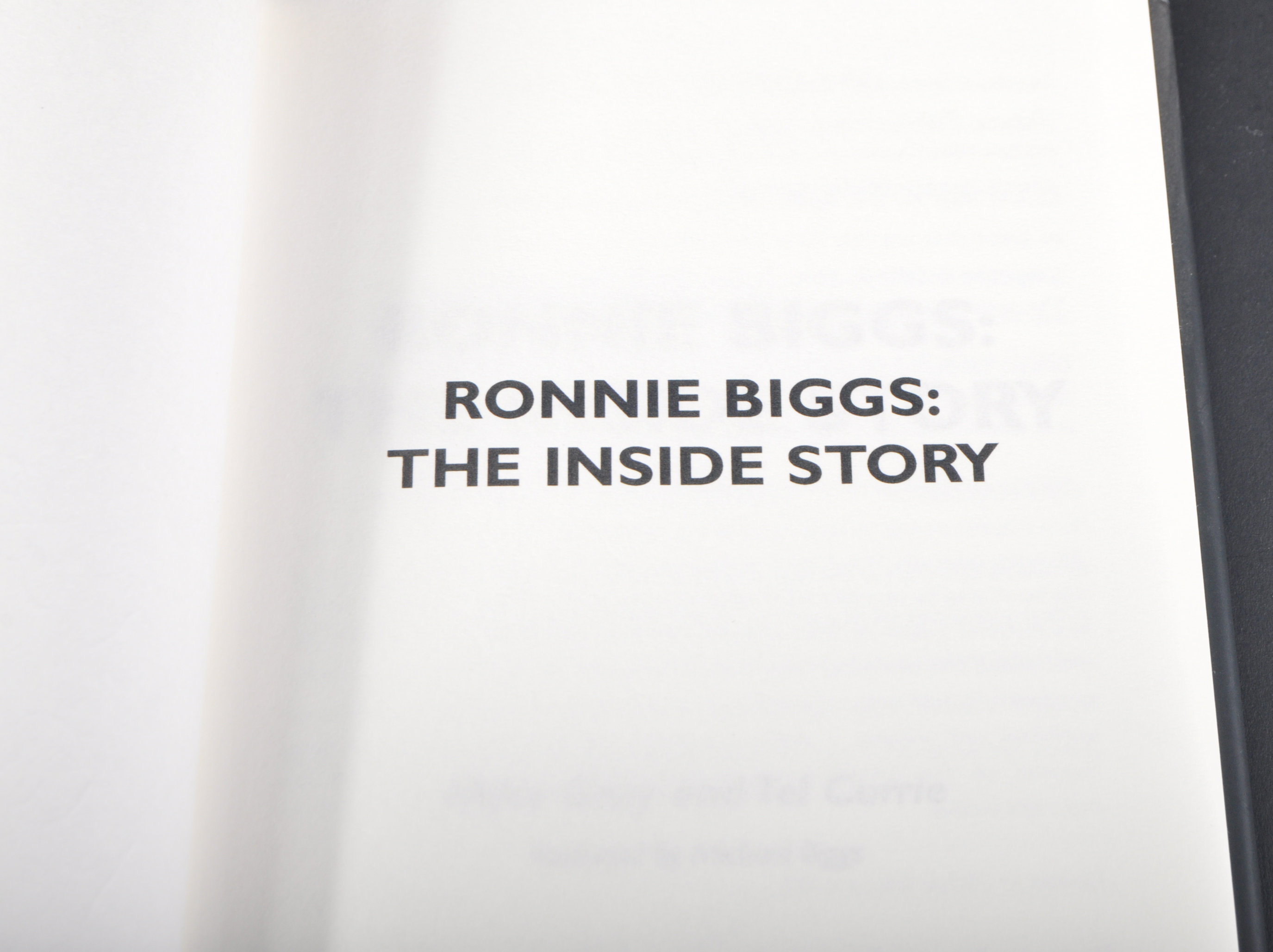GREAT TRAIN ROBBERY - RONNIE BIGGS THE INSIDE STORY SIGNED - Image 5 of 6