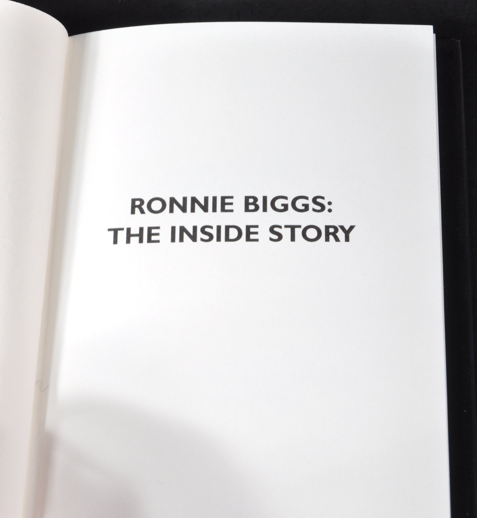 GREAT TRAIN ROBBERY - RONNIE BIGGS THE INSIDE STORY SIGNED - Image 4 of 5