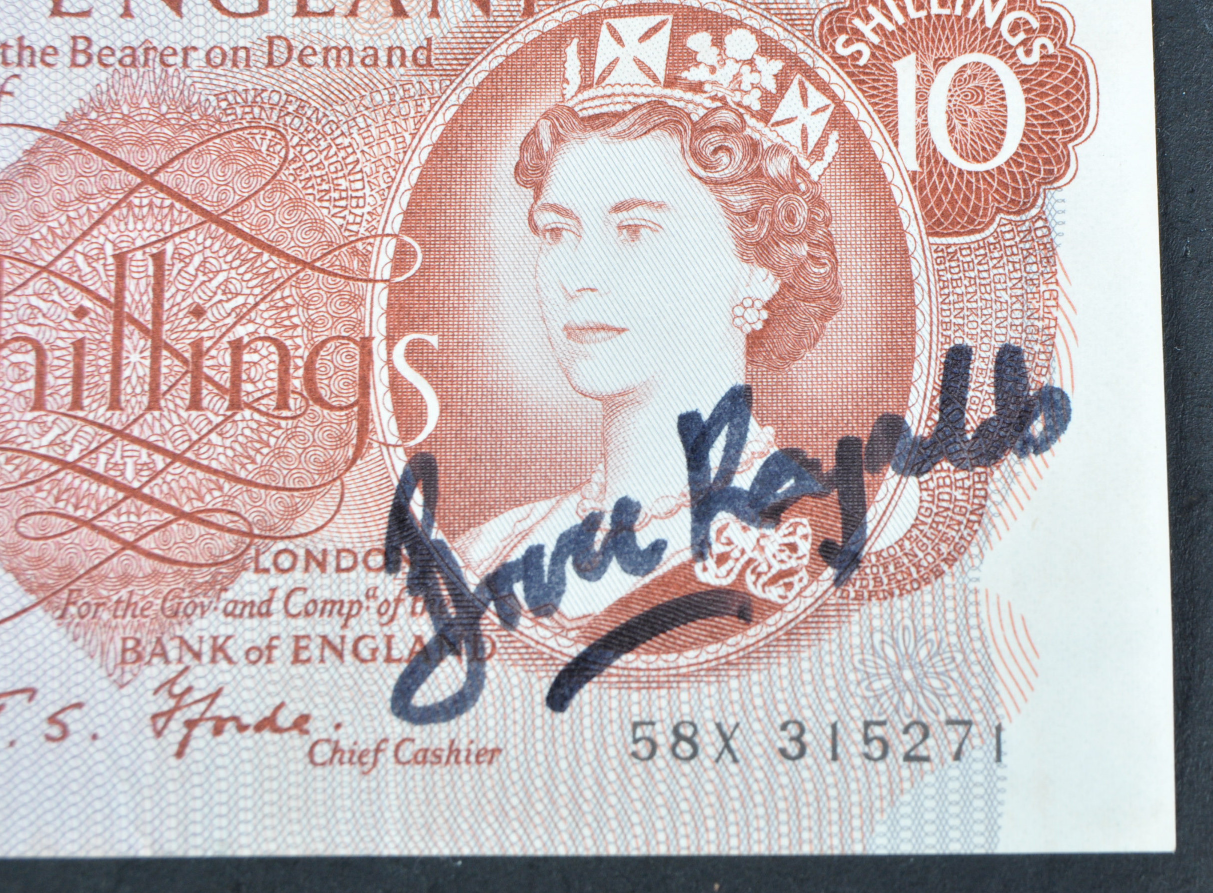 GREAT TRAIN ROBBERY - BRUCE REYNOLDS (1931-2013) - SIGNED BANK NOTE - Image 2 of 4