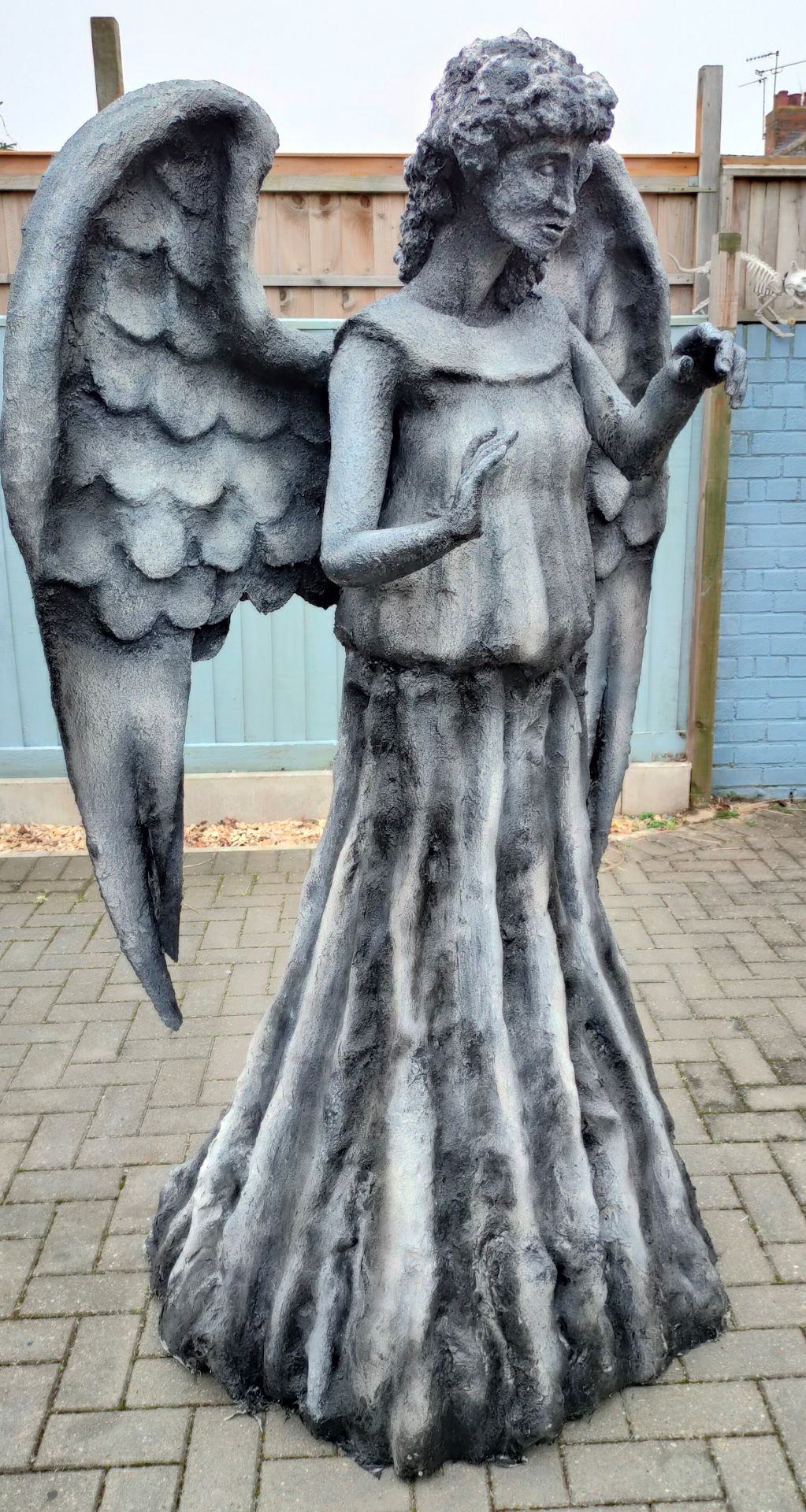 DOCTOR WHO - LIFESIZE PROP REPLICA WEEPING ANGEL STATUE - Image 15 of 15