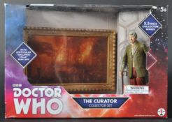 DOCTOR WHO - UNDERGROUND TOYS - CURATOR COLLECTORS SET FIGURE