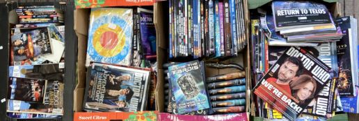 DOCTOR WHO - LARGE COLLECTION OF ASSORTED BOOKS