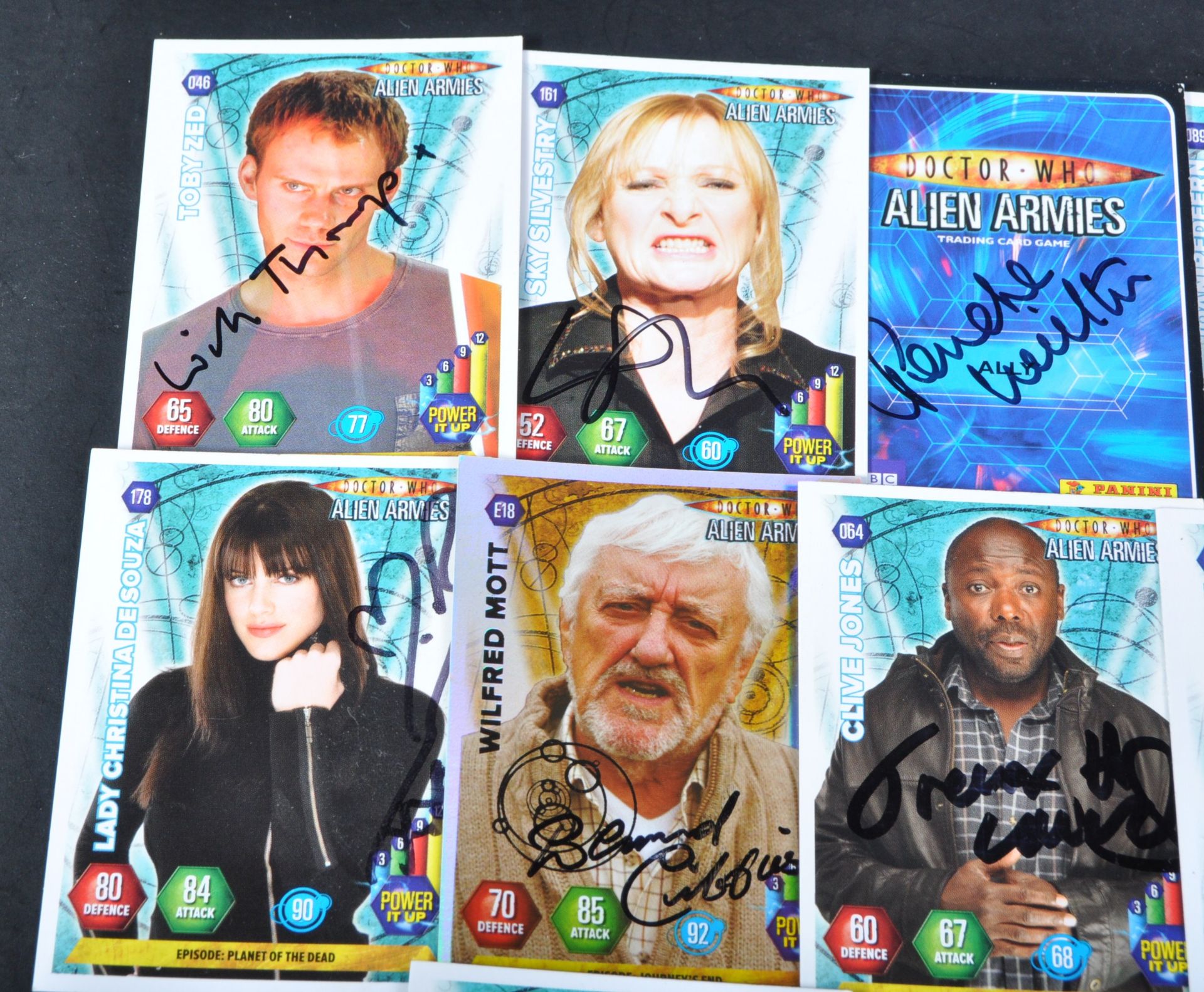 DOCTOR WHO - SERIES 1-4 - AUTOGRAPHED TRADING CARDS - Image 3 of 4