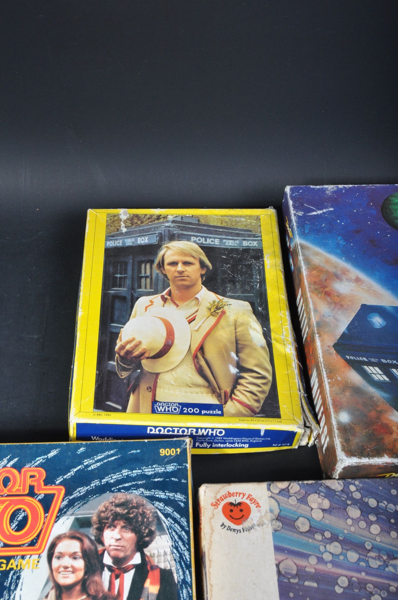 DOCTOR WHO - COLLECTION OF VINTAGE GAMES / PUZZLES - Image 3 of 6