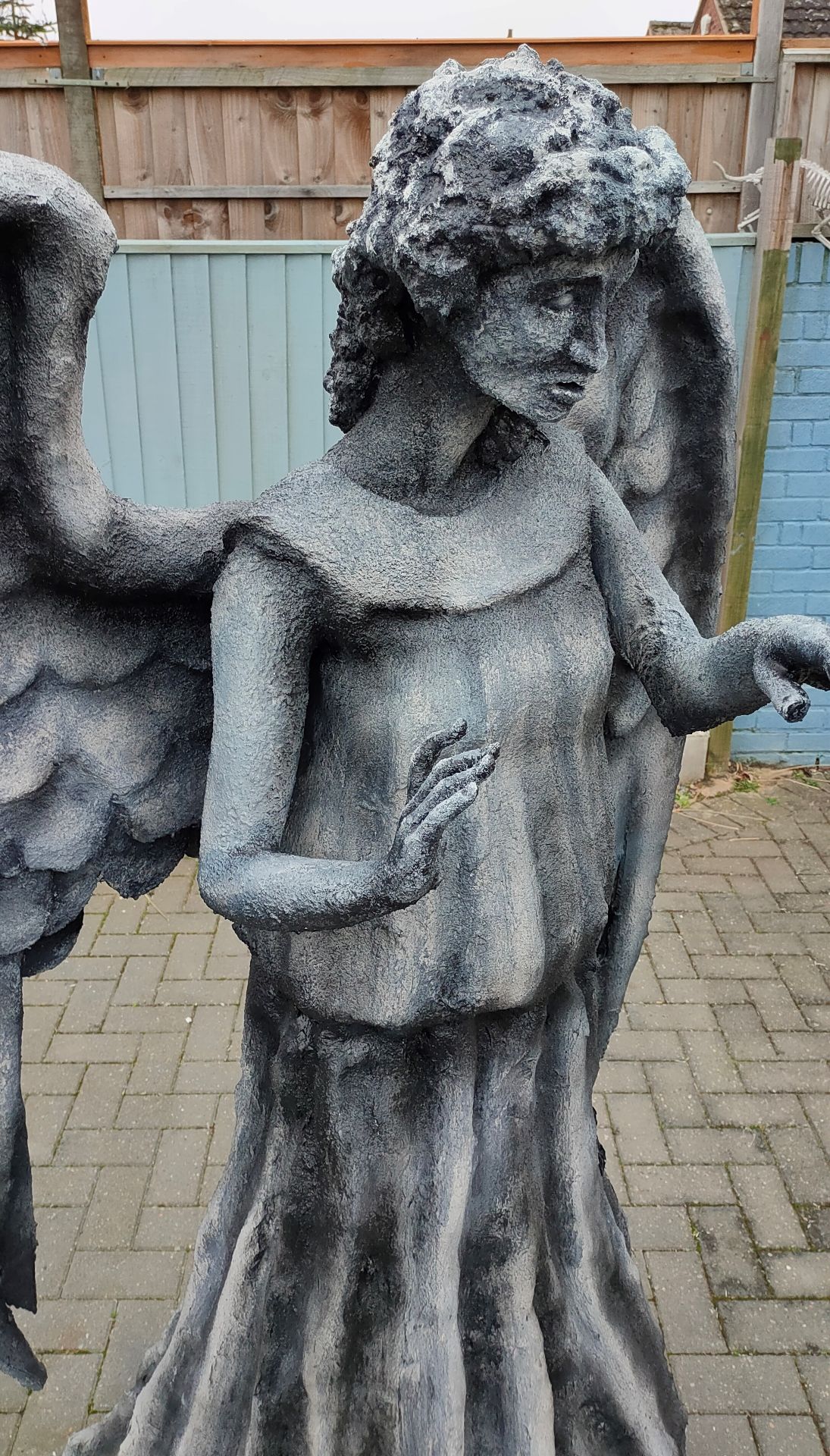 DOCTOR WHO - LIFESIZE PROP REPLICA WEEPING ANGEL STATUE - Image 13 of 15