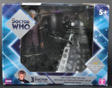 DOCTOR WHO - CHARACTER OPTIONS - THIRD DOCTOR ACTION FIGURE