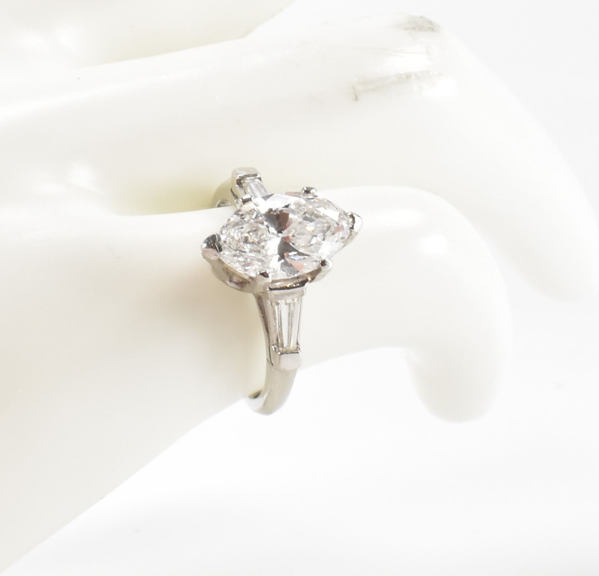 VINTAGE PLATINUM & DIAMOND RING - Image 7 of 7