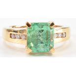 HALLMARKED 18CT GOLD EMERALD & DIAMOND RING