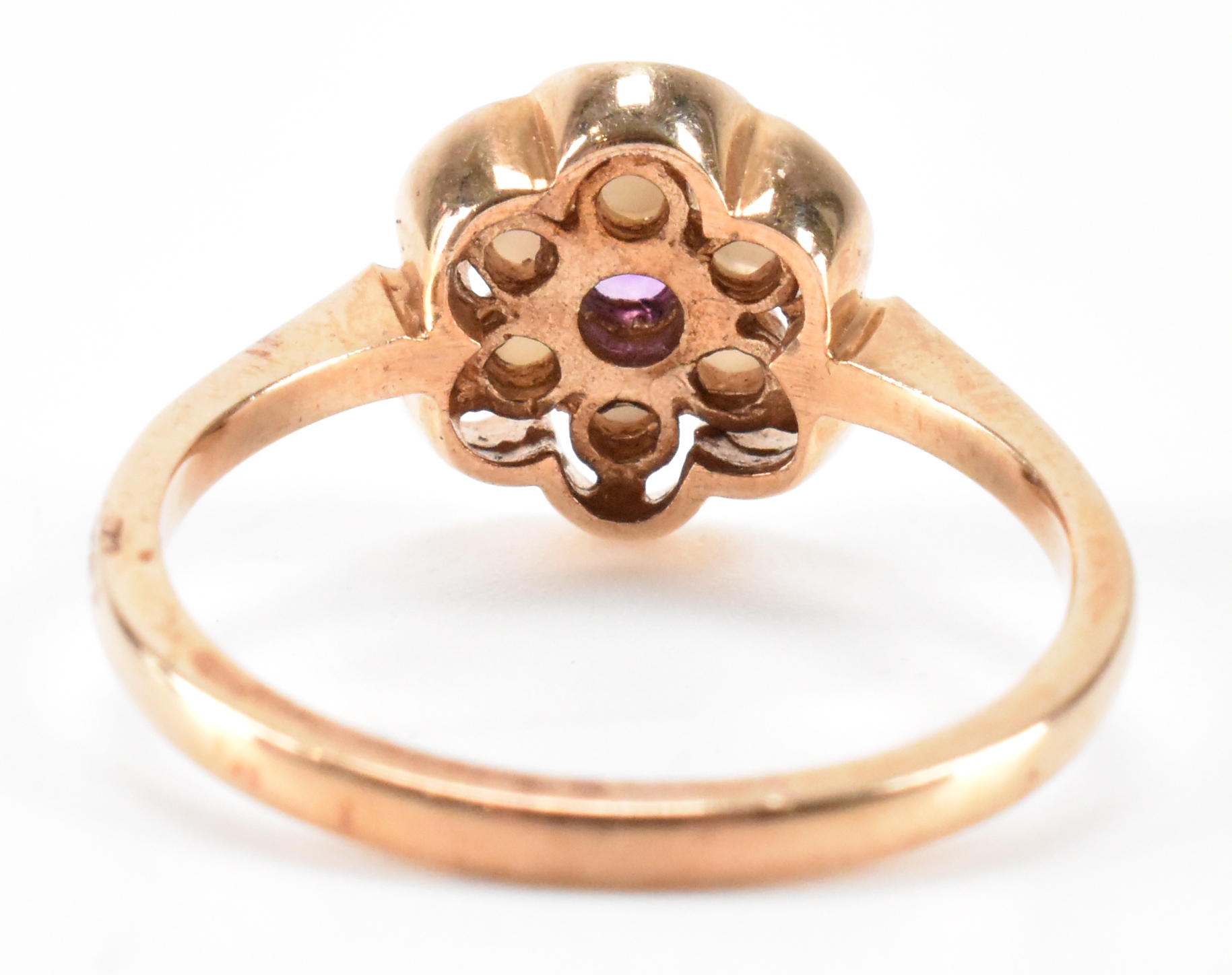 HALLMAKRED 9CT GOLD AMETHYST & SEED PEARL RING - Image 4 of 6