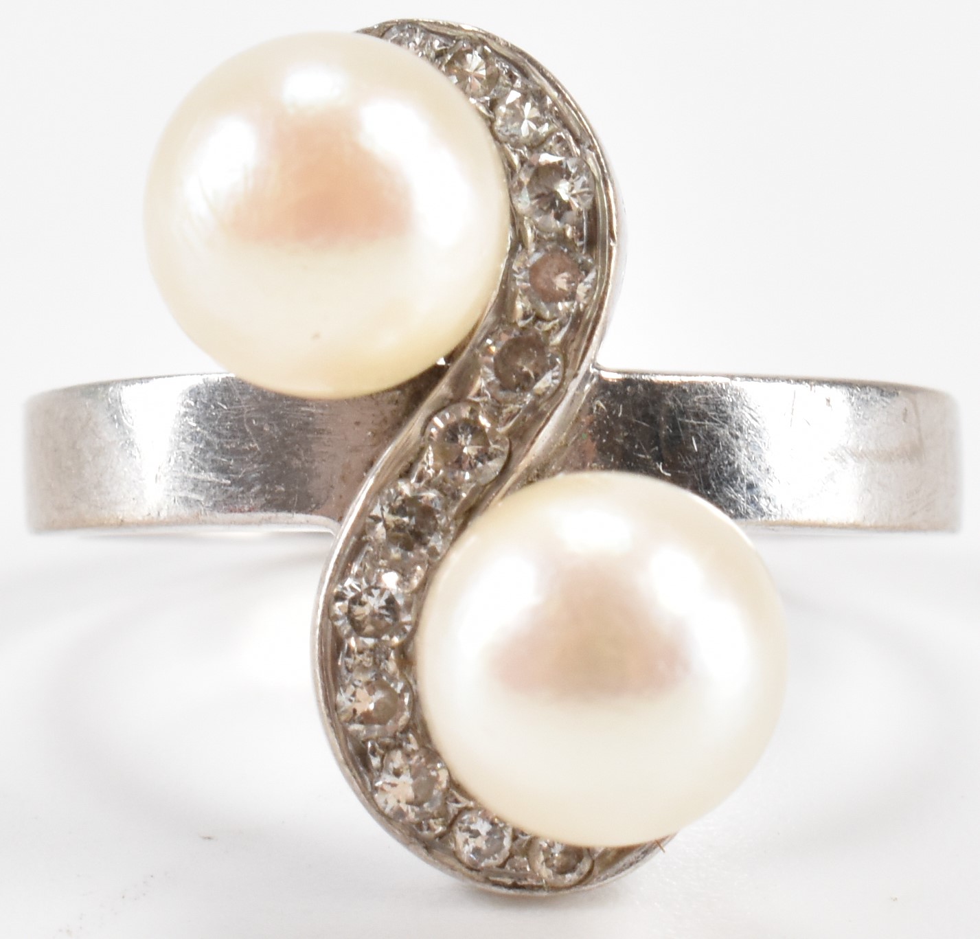 WHITE GOLD PEARL & DIAMOND CROSSOVER RING - Image 2 of 7