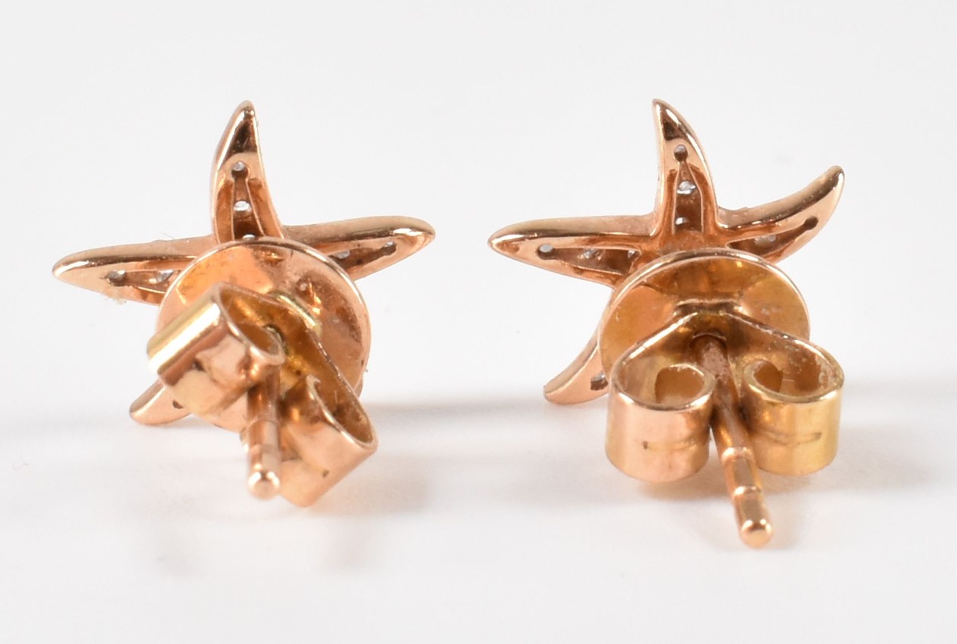 HALLMARKED 18CT GOLD & DIAMOND STARFISH EARRINGS - Image 3 of 7