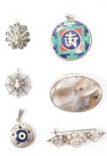 ASSORTMENT OF SILVER PENDANTS & BROOCH