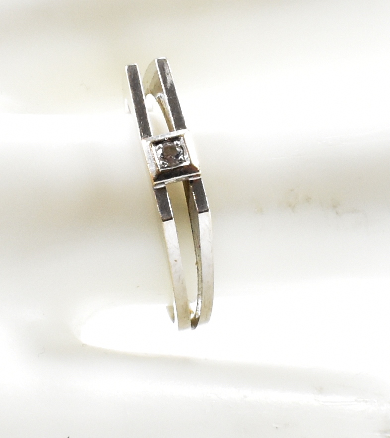 CONTEMPORARY WHITE GOLD & CZ RING - Image 7 of 7