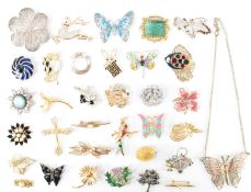 ASSORTMENT OF VINTAGE BROOCHES