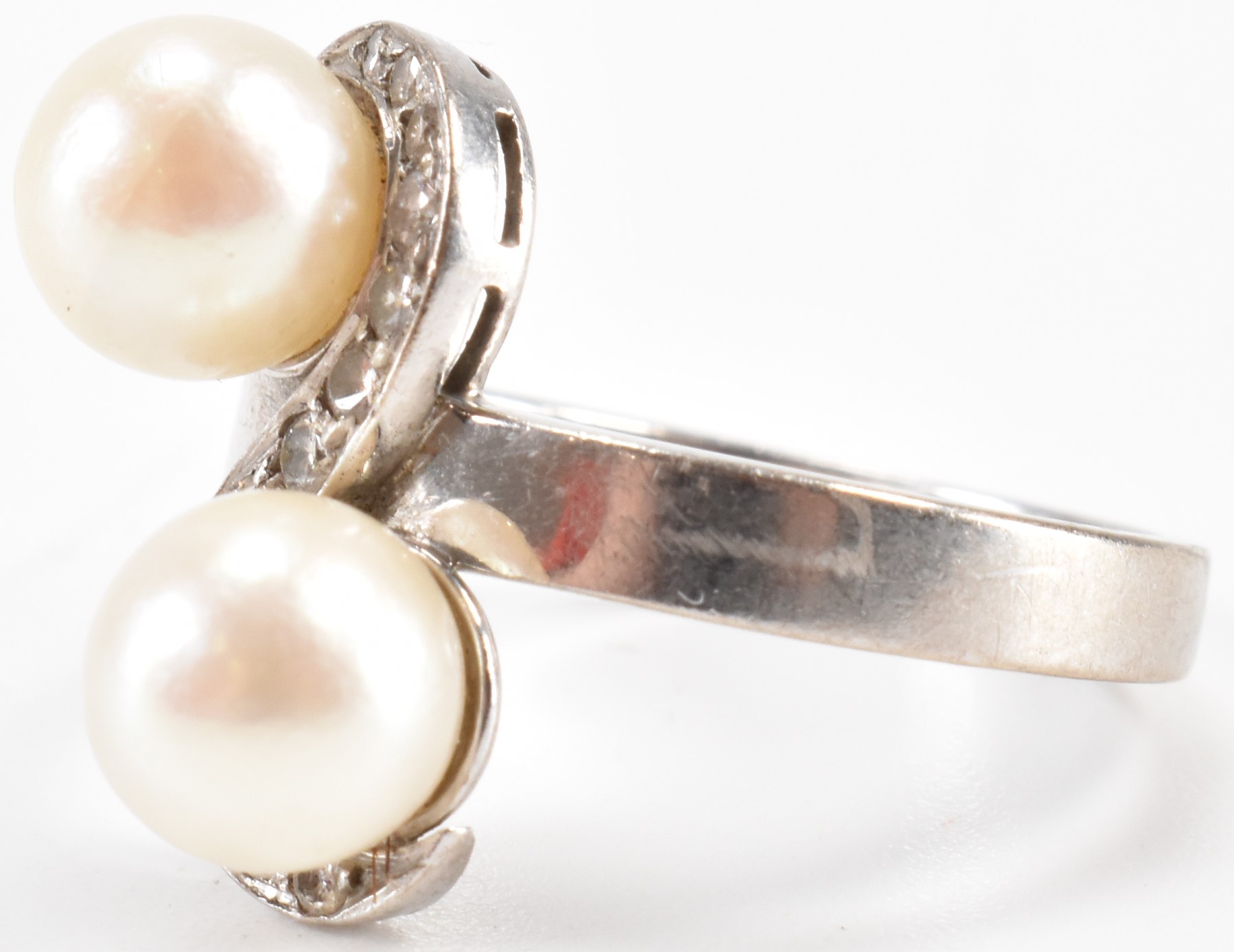 WHITE GOLD PEARL & DIAMOND CROSSOVER RING - Image 6 of 7