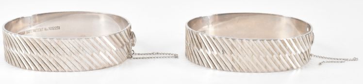 PAIR 1970S HALLMARKED SILVER BANGLES