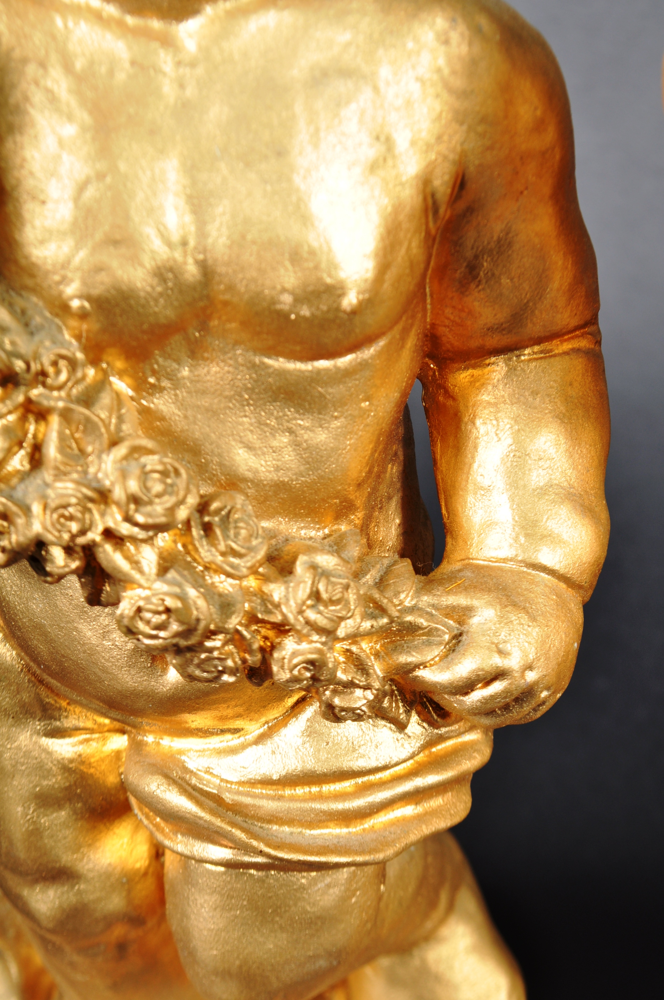 PAIR OF CONTEMPORARY GILT RESIN FIGURES MOULDED AS CHERUBS - Image 4 of 10
