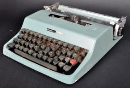 OLIVETTI - LETTERA 32 - TRAVEL DESKTOP TYPEWRITER