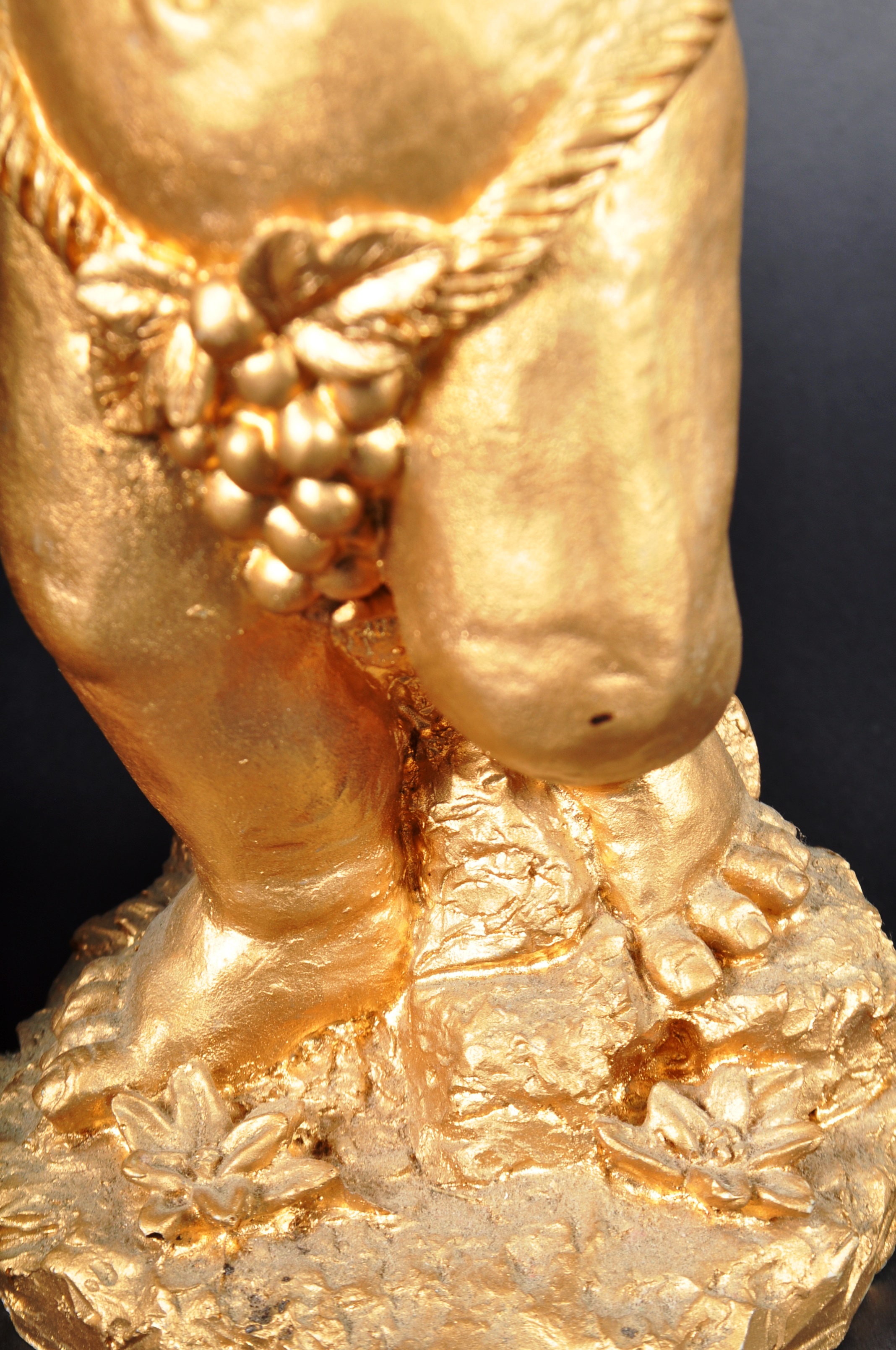 PAIR OF CONTEMPORARY GILT RESIN FIGURES MOULDED AS CHERUBS - Image 8 of 10