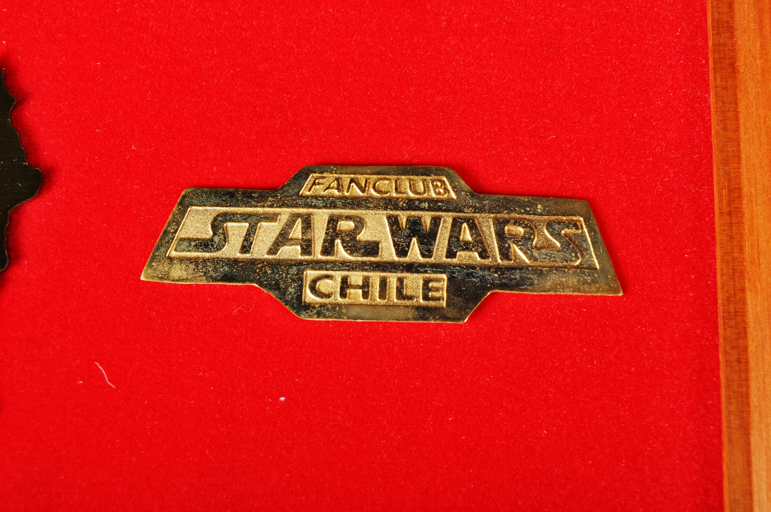 ESTATE OF JEREMY BULLOCH - STAR WARS - CHILE FAN CLUB AWARD - Image 2 of 6